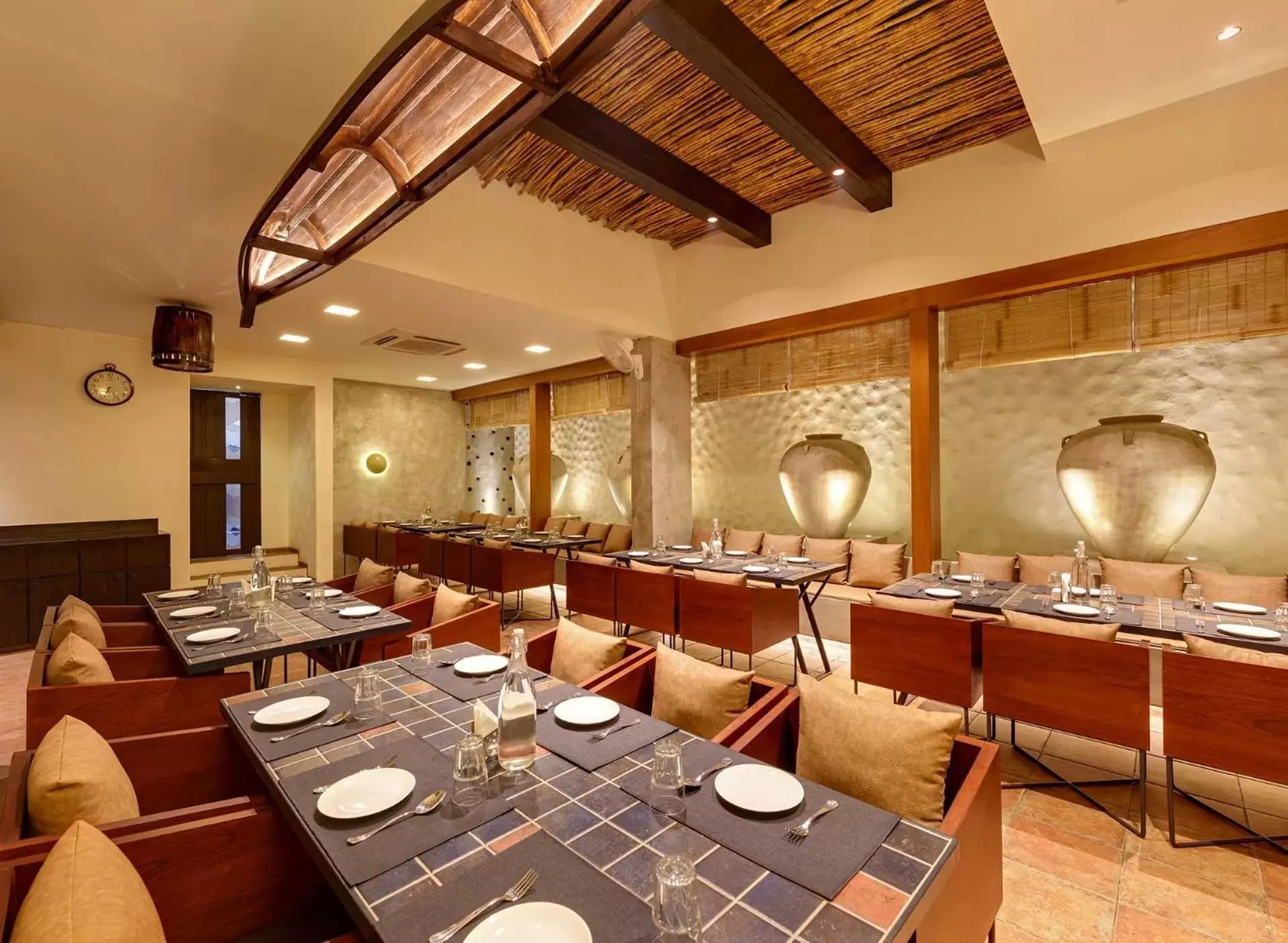 Restaurant/places to eat in Hotel Maratha Regency Restaurant/places to eat in Hotel Maratha Regency