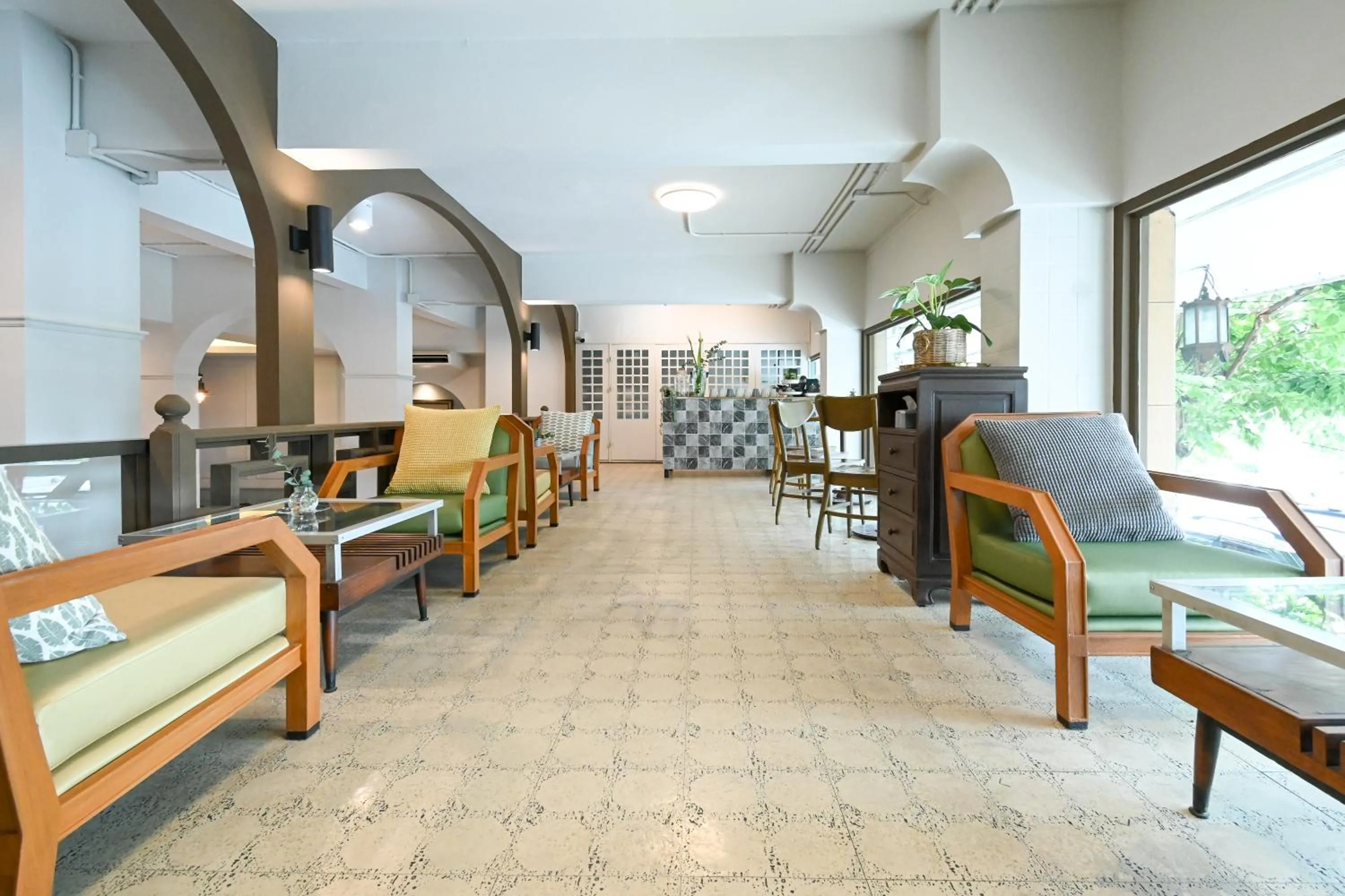 Restaurant/places to eat in The Krungkasem Srikrung Hotel