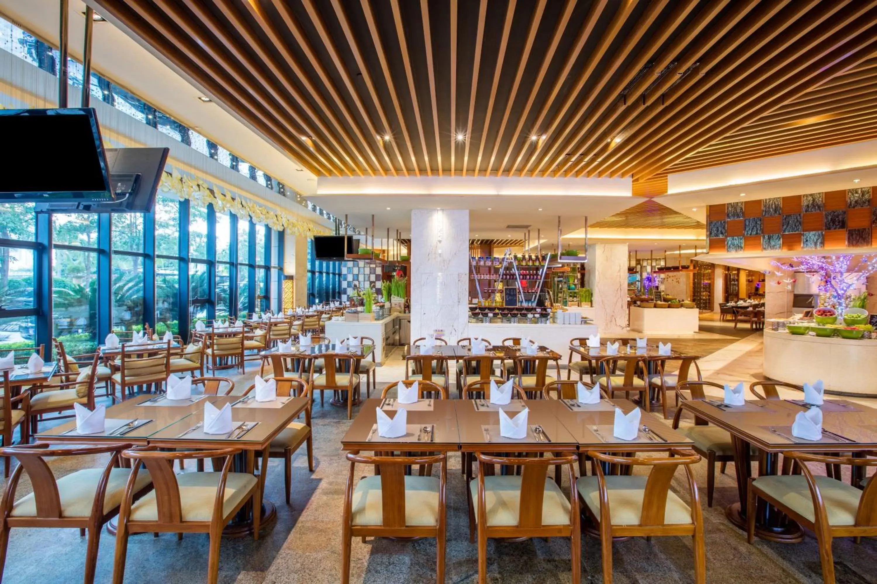 Restaurant/Places to Eat in Crowne Plaza Sanya City Center, an IHG Hotel