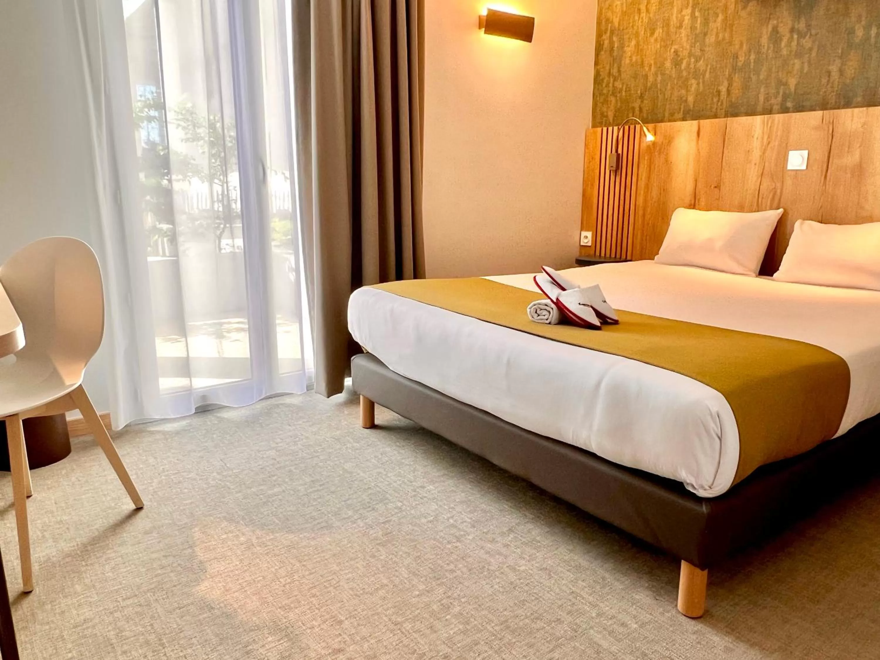 Bed in The Originals City, Hôtel Le Puech, Narbonne