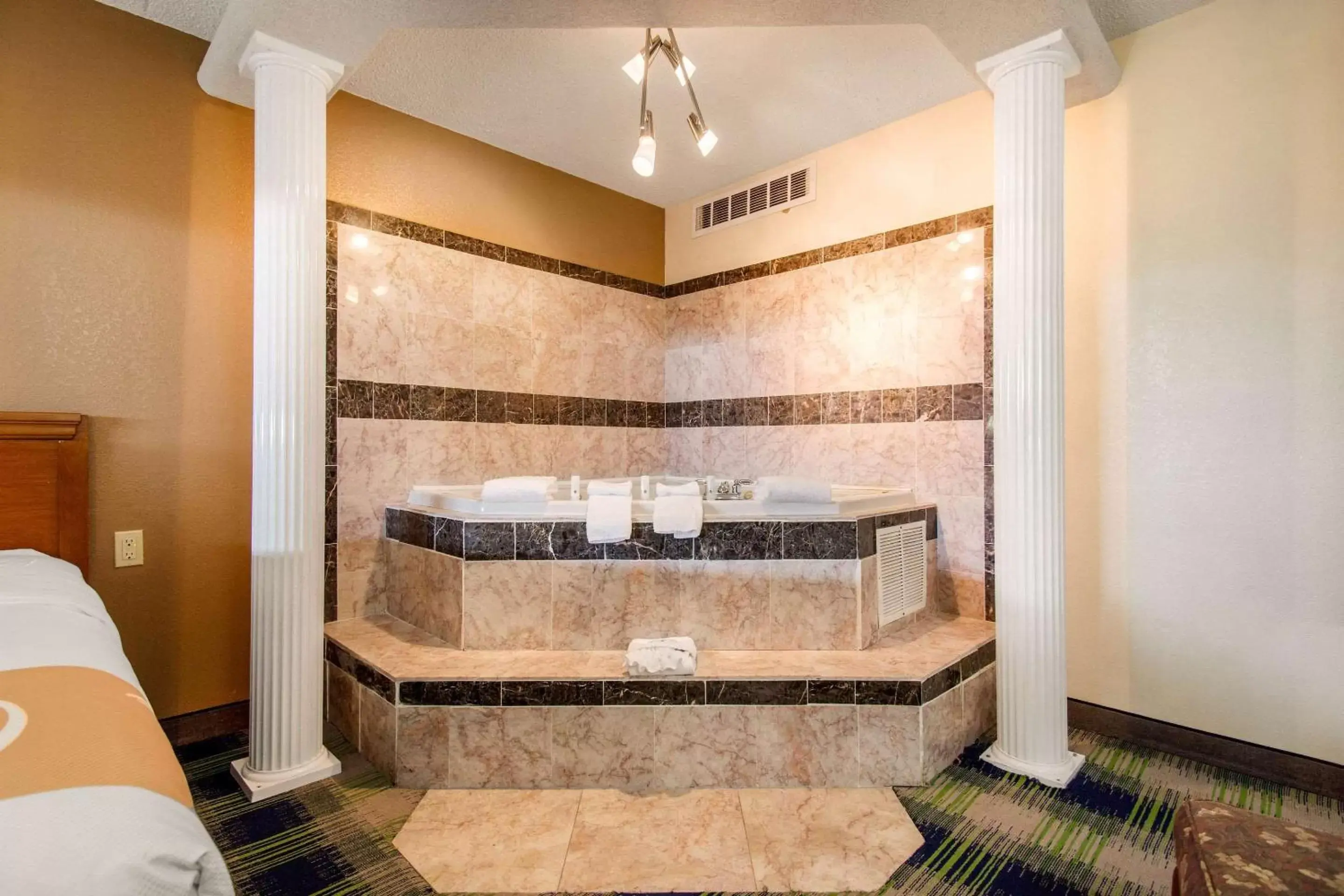 Photo of the whole room, Bathroom in Quality Inn - Arkansas City