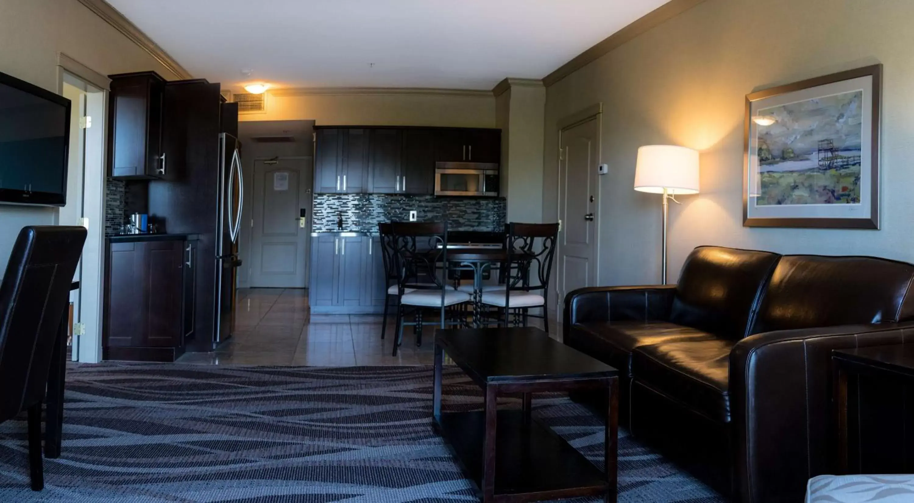 Photo of the whole room, Kitchen/Kitchenette in Prestige Harbourfront Resort, WorldHotels Luxury