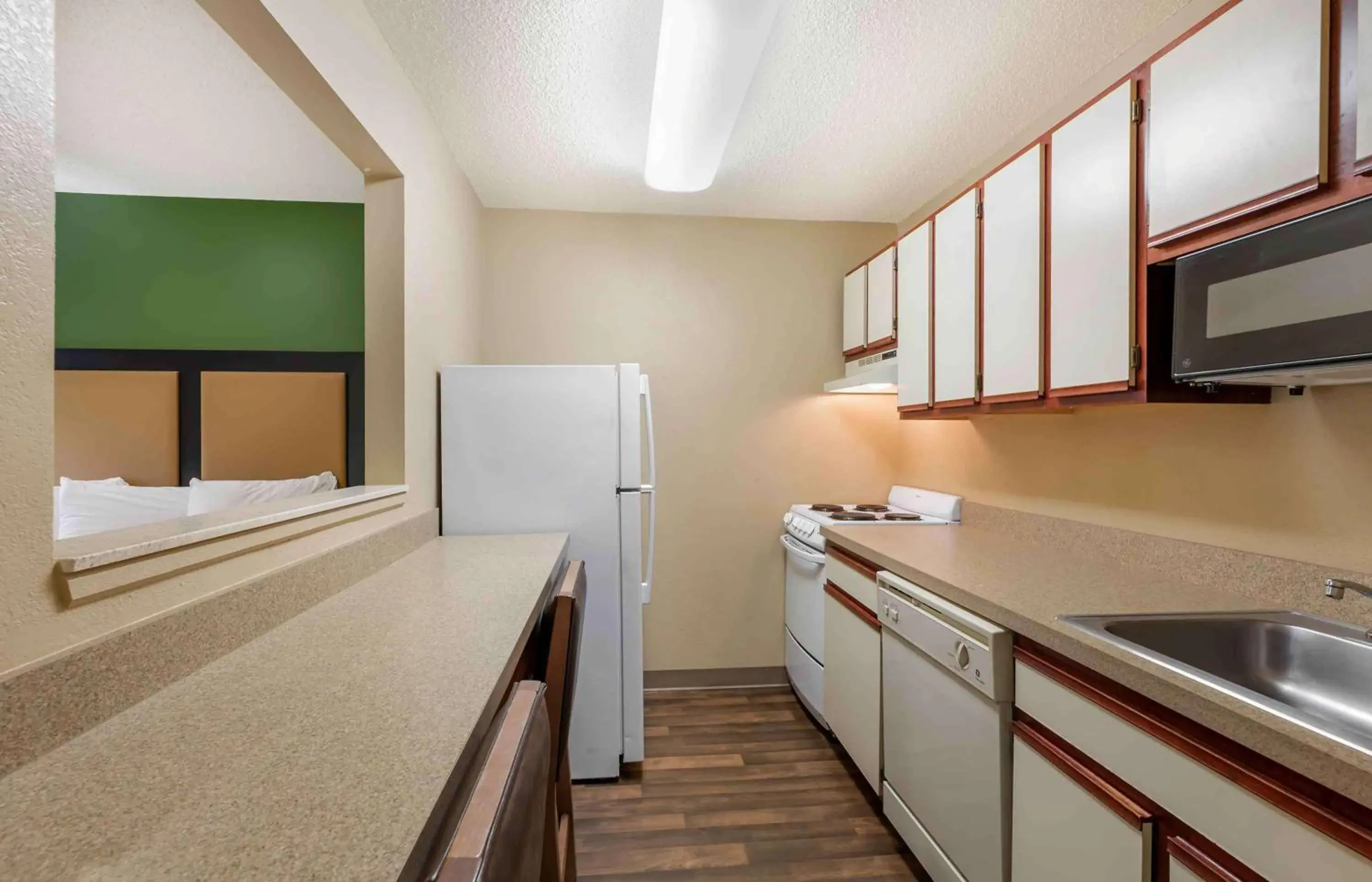 Bedroom, Kitchen/Kitchenette in Extended Stay America Suites - Cleveland - Westlake