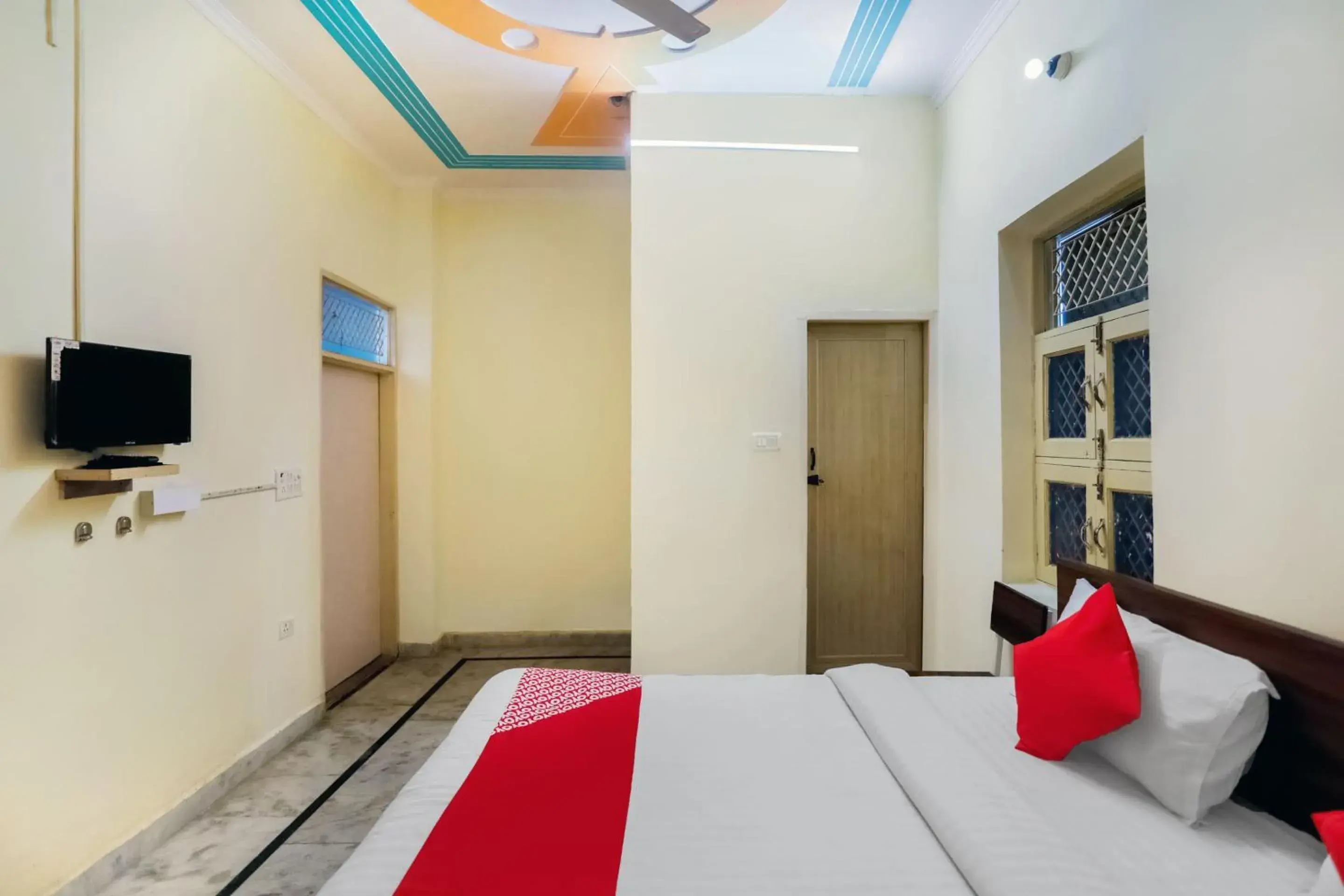 Lobby or reception, Bed in OYO 75131 Bandral Residency