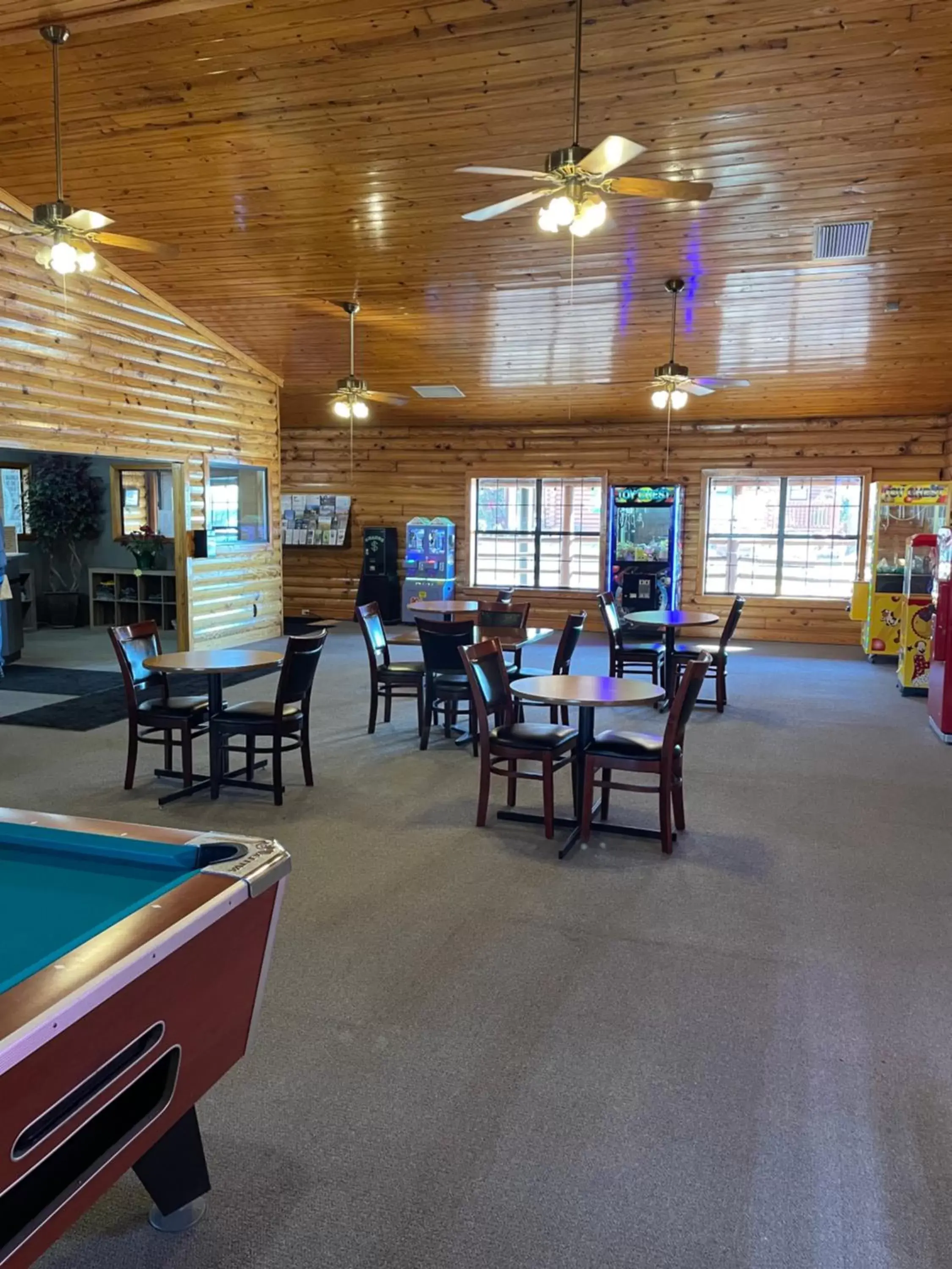 Game Room, Billiards in Crown Lake Resort & RV