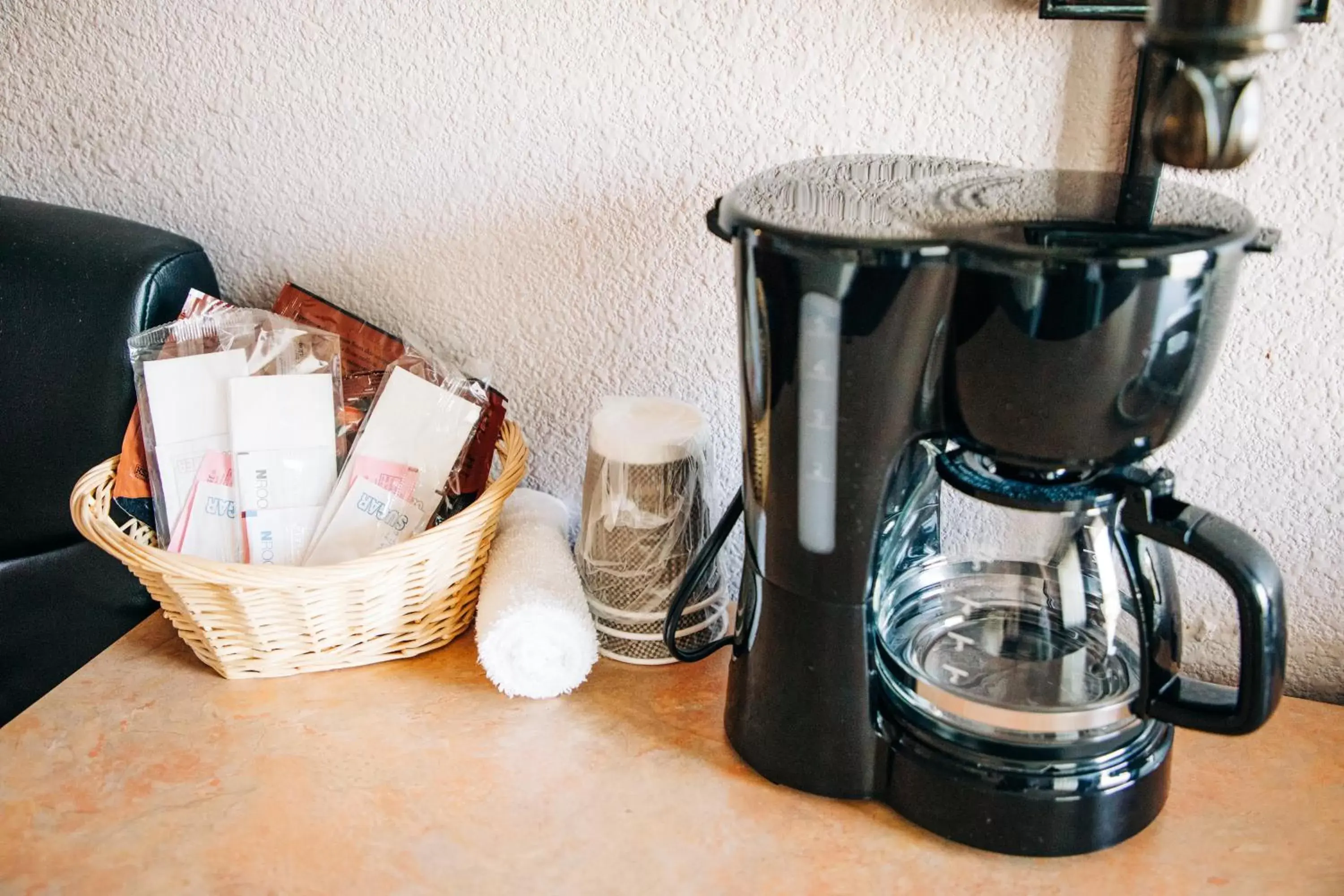 Coffee/tea facilities in Quincy INN and Suites