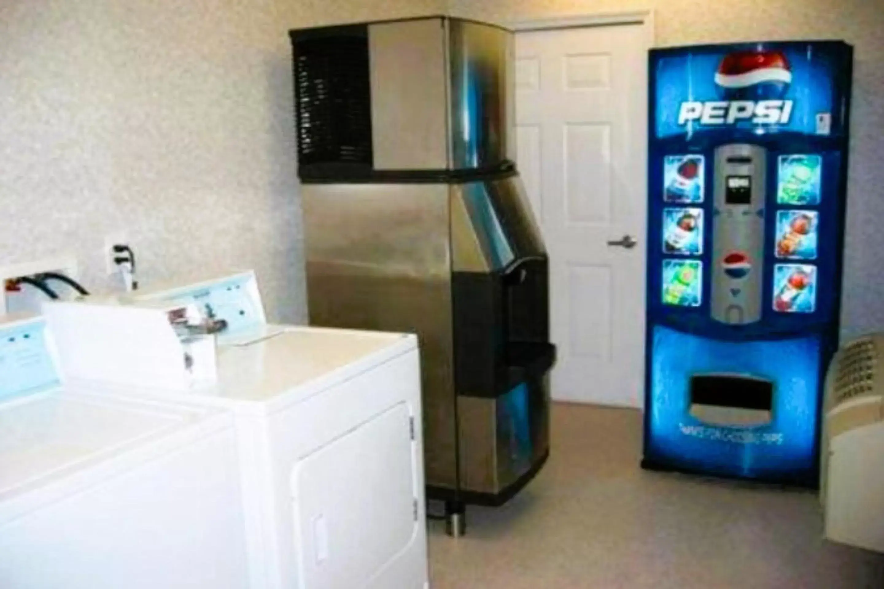 vending machine in Studio Inn and Suites
