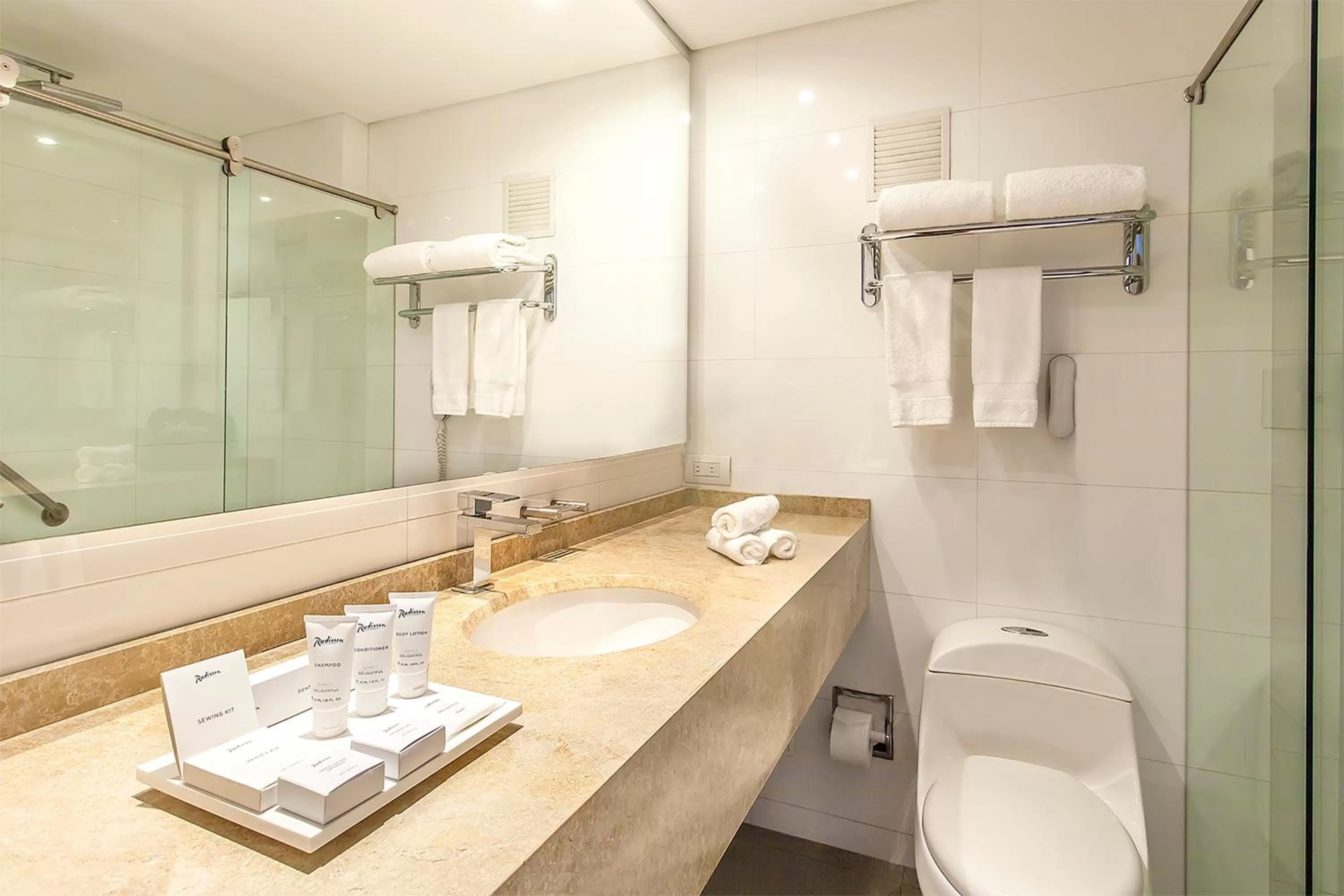 Bathroom in Radisson Bogota Metrotel