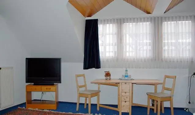 Family Room with Balcony - single occupancy in Hotel Gülser Weinstube Family Room with Balcony - single occupancy in Hotel Gülser Weinstube