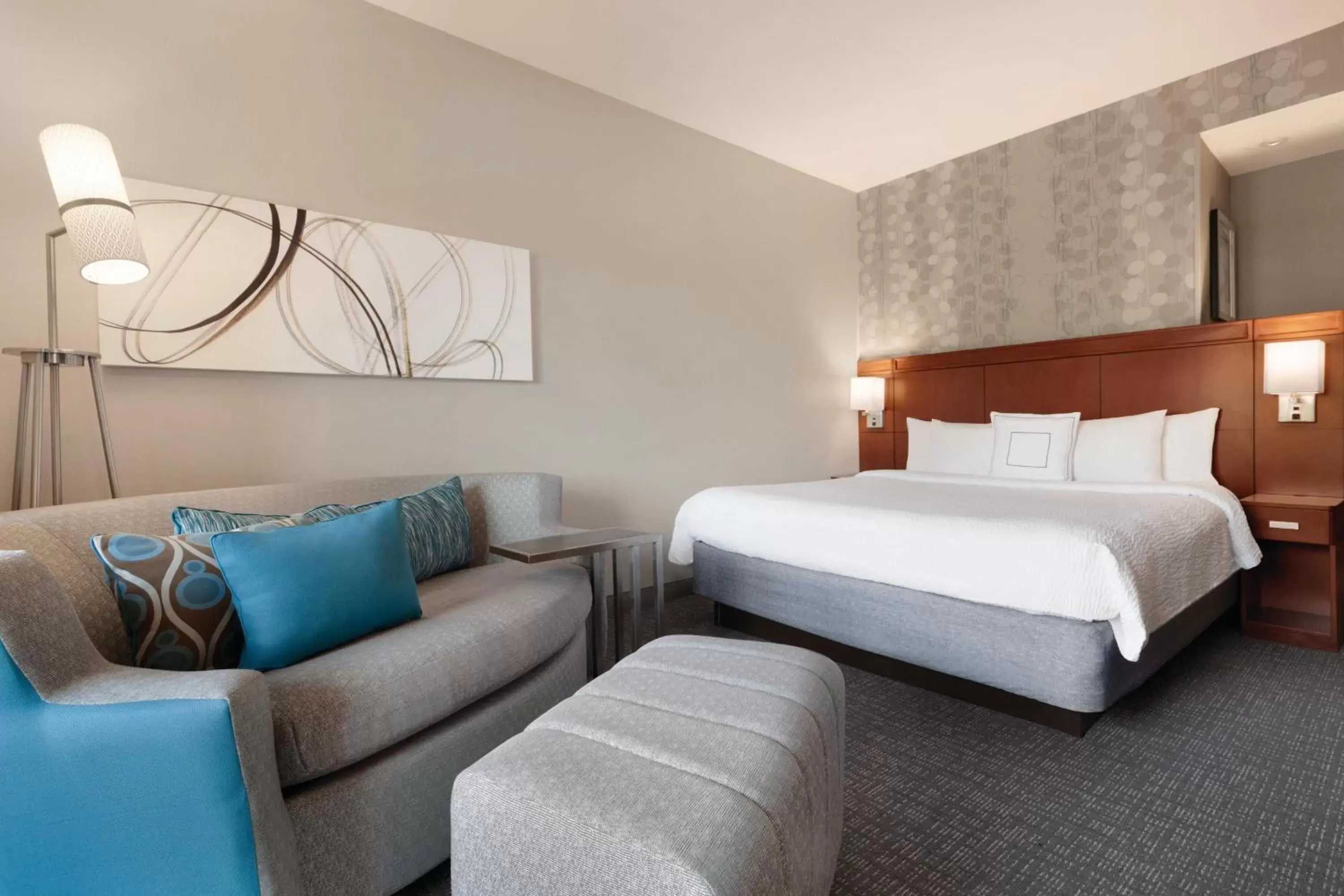 Photo of the whole room, Bed in Courtyard Charlotte Airport North