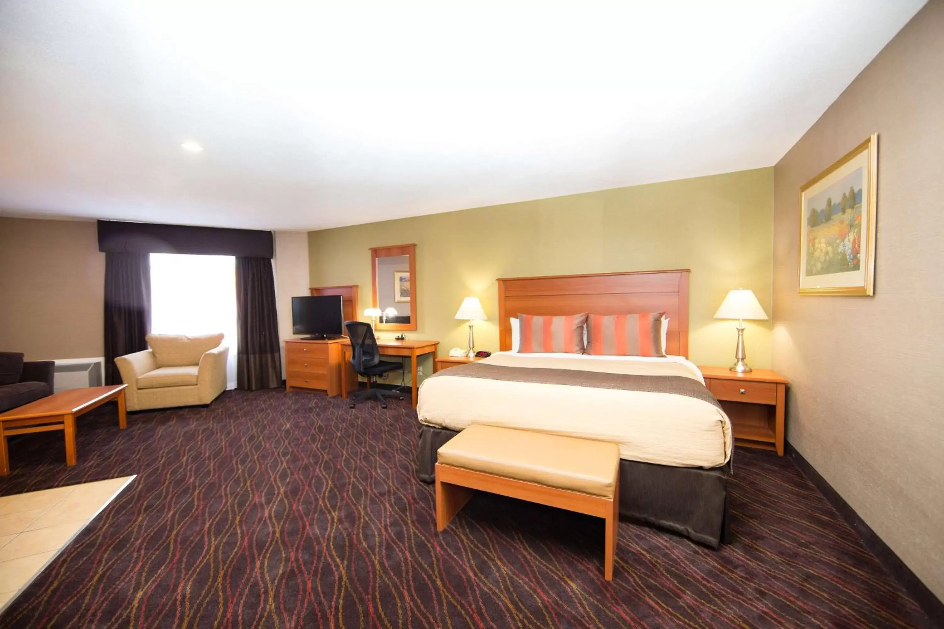 Photo of the whole room, Bed in Best Western Plus Ottawa Kanata Hotel and Conference Centre