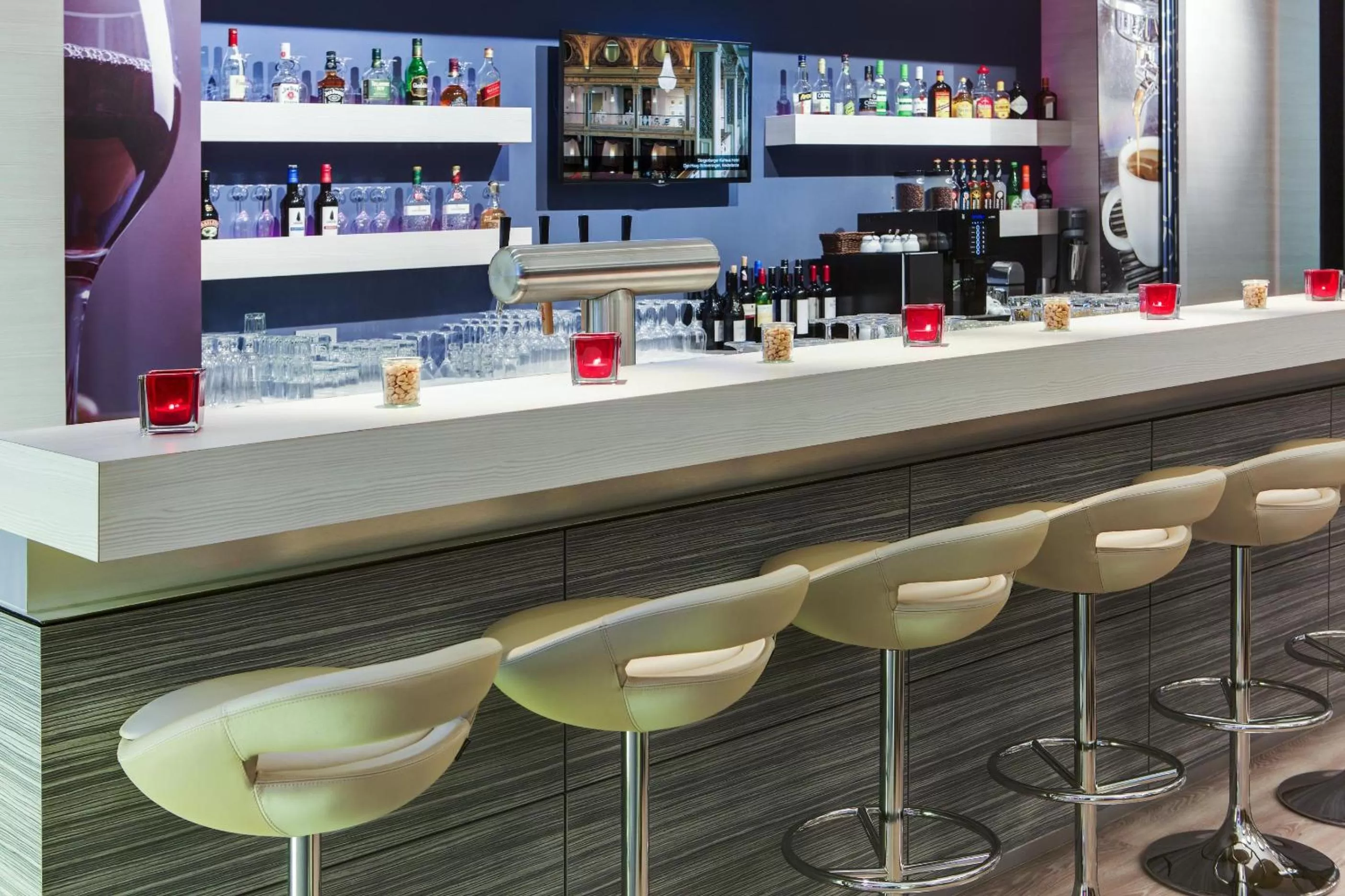 Lounge or bar in IntercityHotel Hamburg Dammtor-Messe