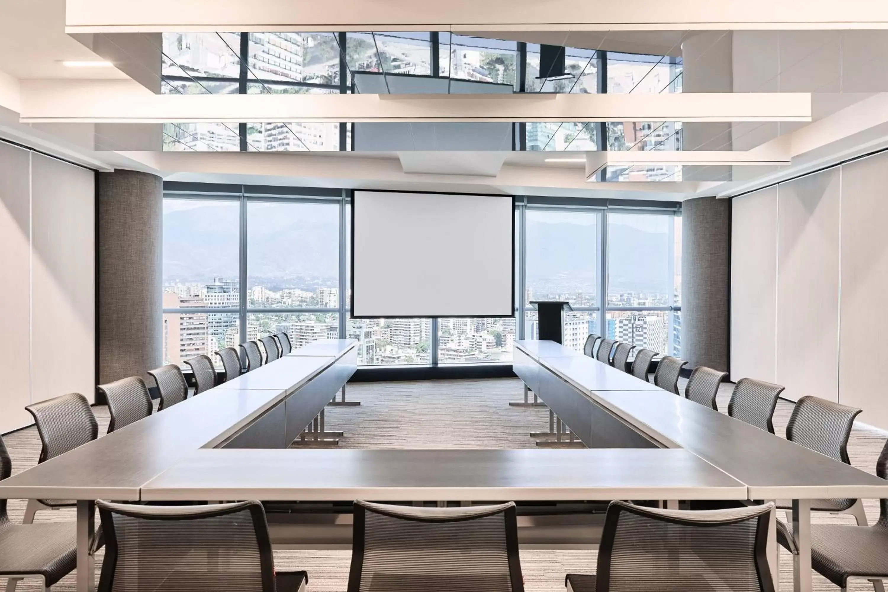 Meeting/conference room in AC Hotel by Marriott Santiago Costanera Center