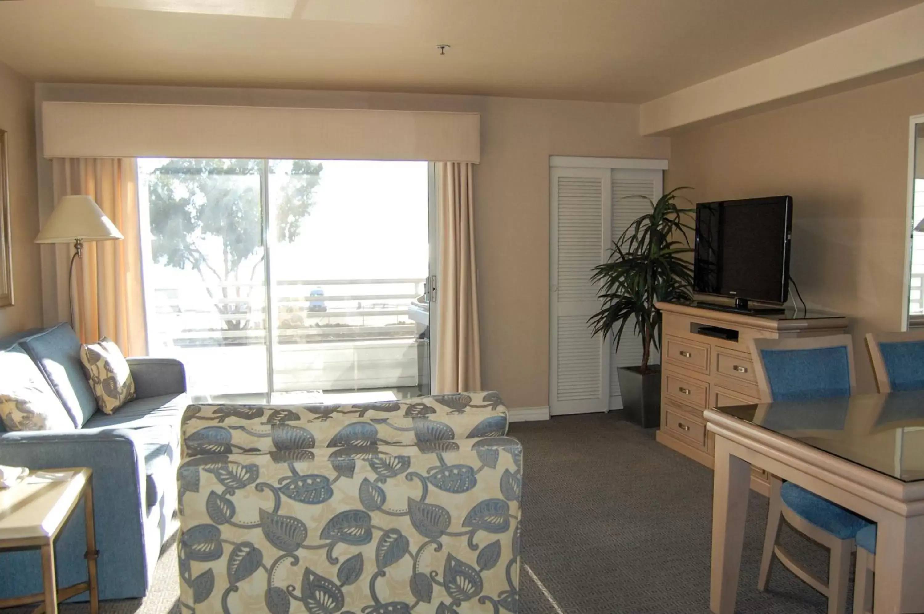 TV and multimedia, TV/Entertainment Center in Riviera Beach & Shores Resorts