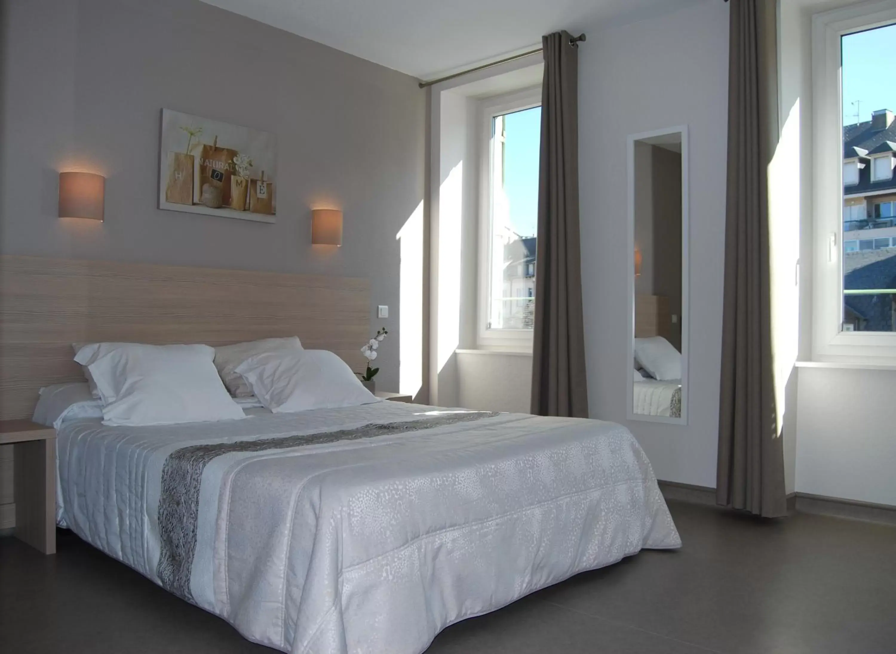 Photo of the whole room, Bed in Logis Hôtel du Midi - Rodez Centre-Ville