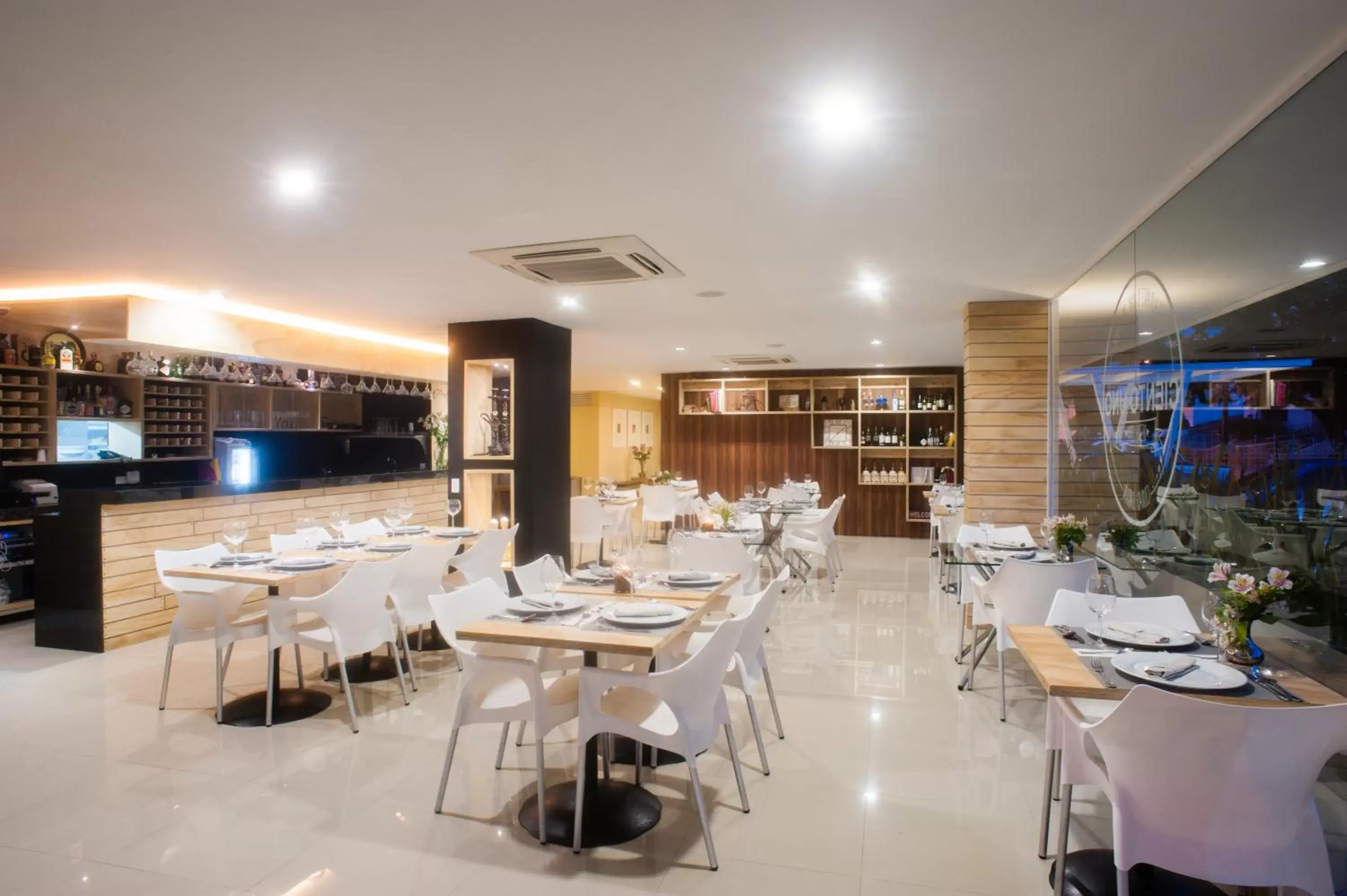 Restaurant/Places to Eat in Hotel MS Ciudad Jardin Plus