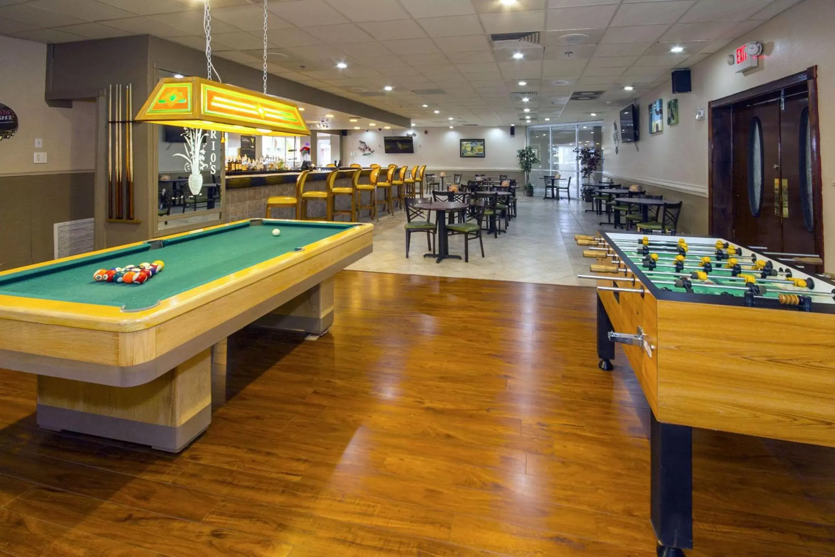 Lounge or bar, Billiards in Quality Inn and Suites Conference Center