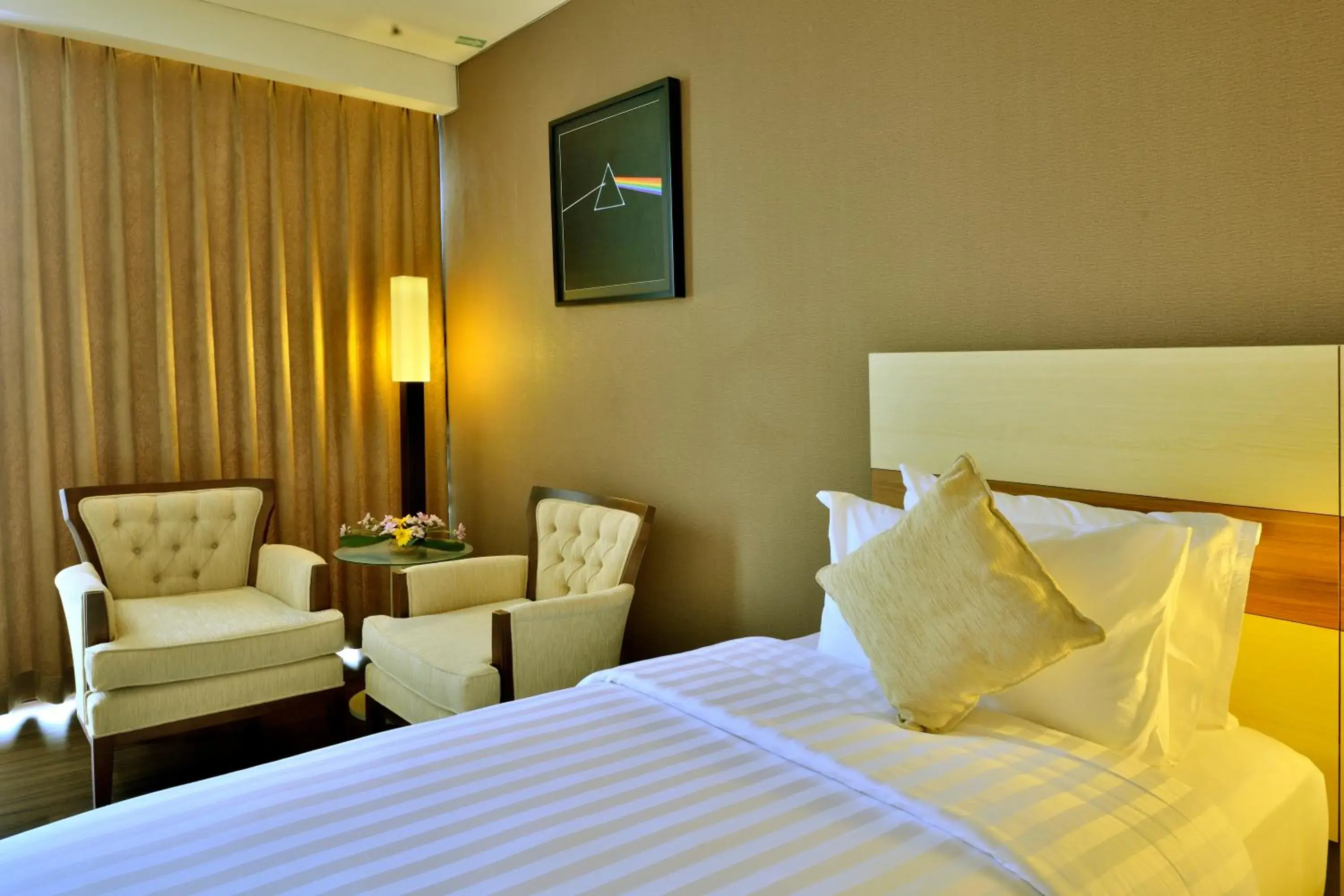 Bed in California Hotel Bandung