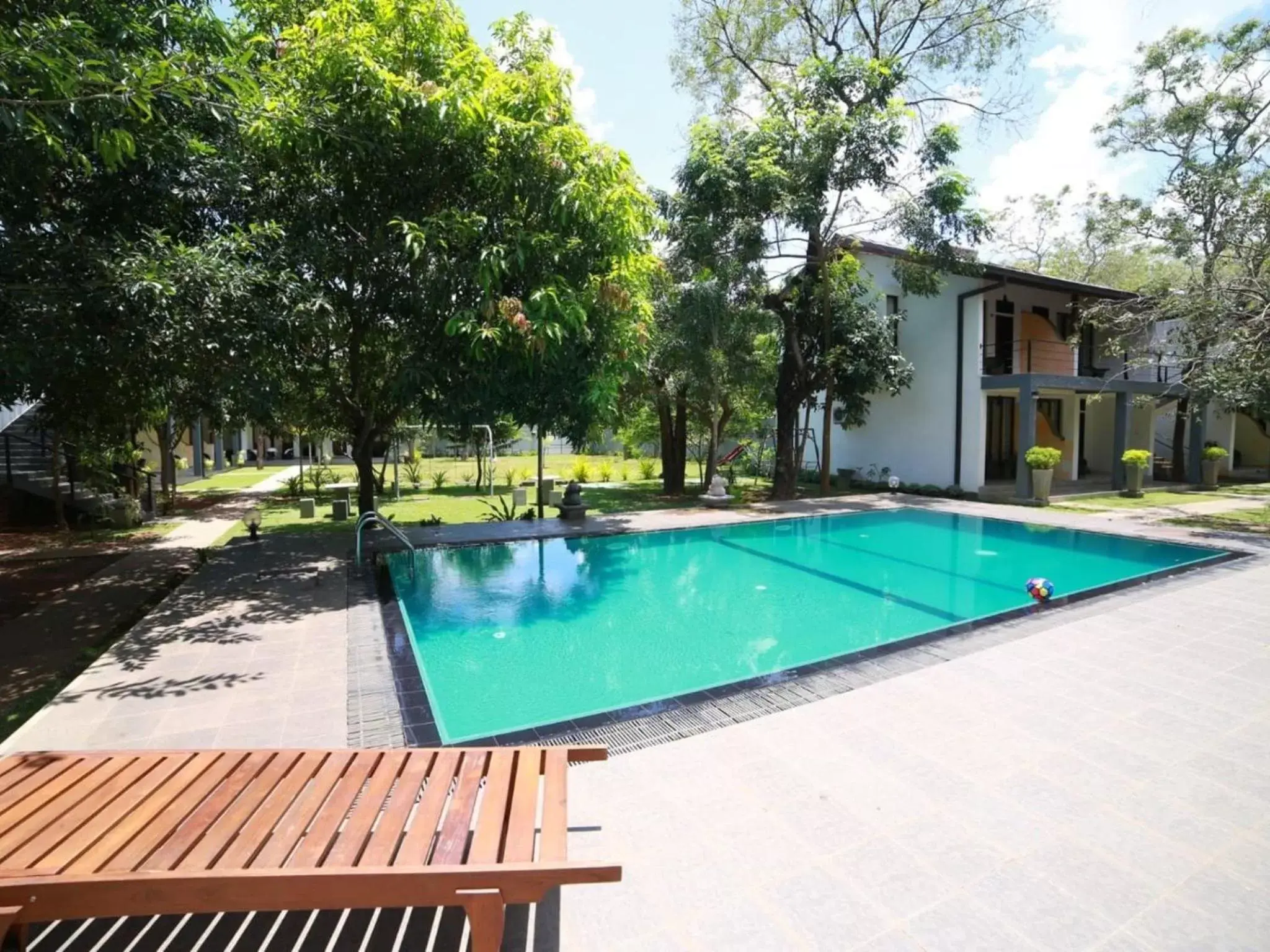 Swimming Pool in Hotel Alakamanda