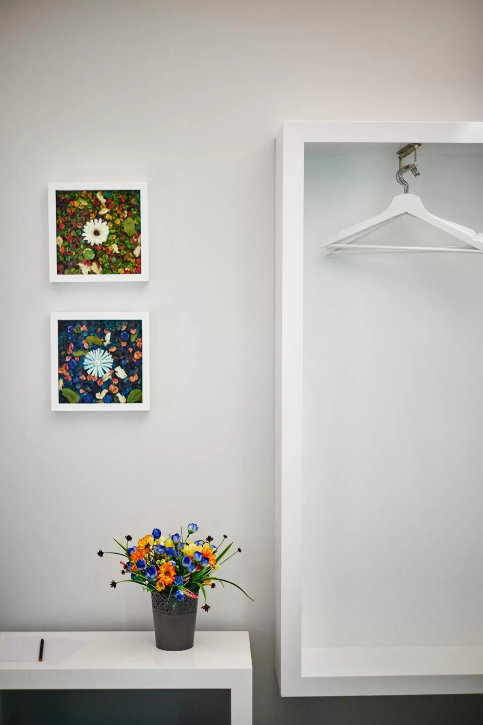 Decorative detail in Silk Lisbon