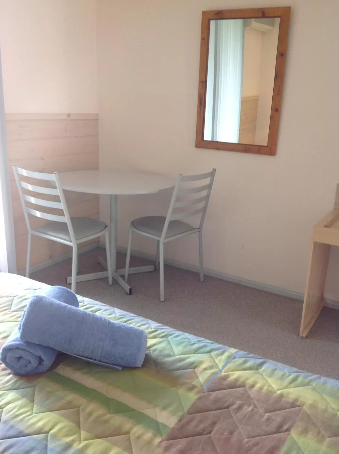 Dining Area in Motel Farnboro