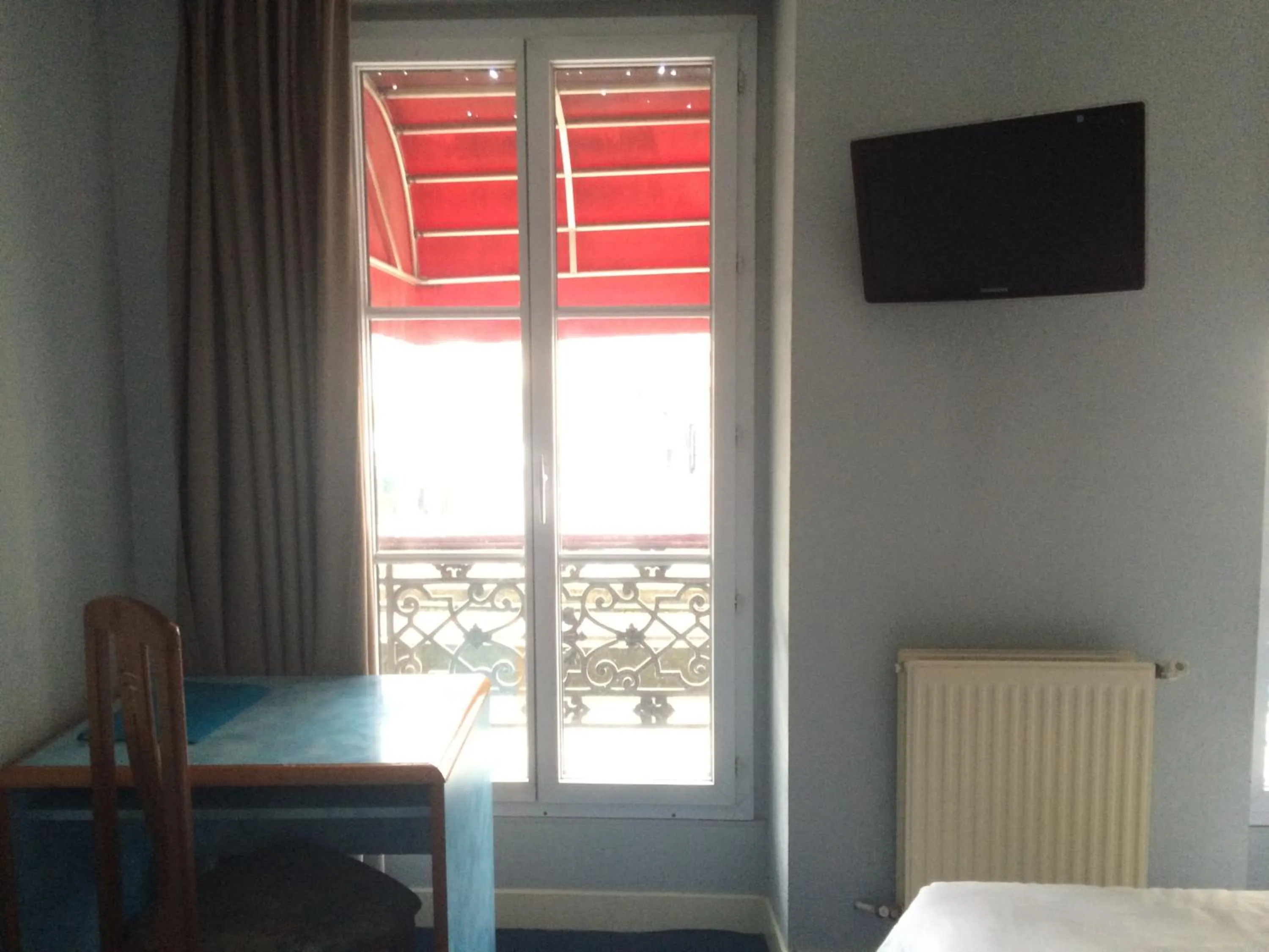 TV and multimedia, Bed in Hotel Royal Mansart