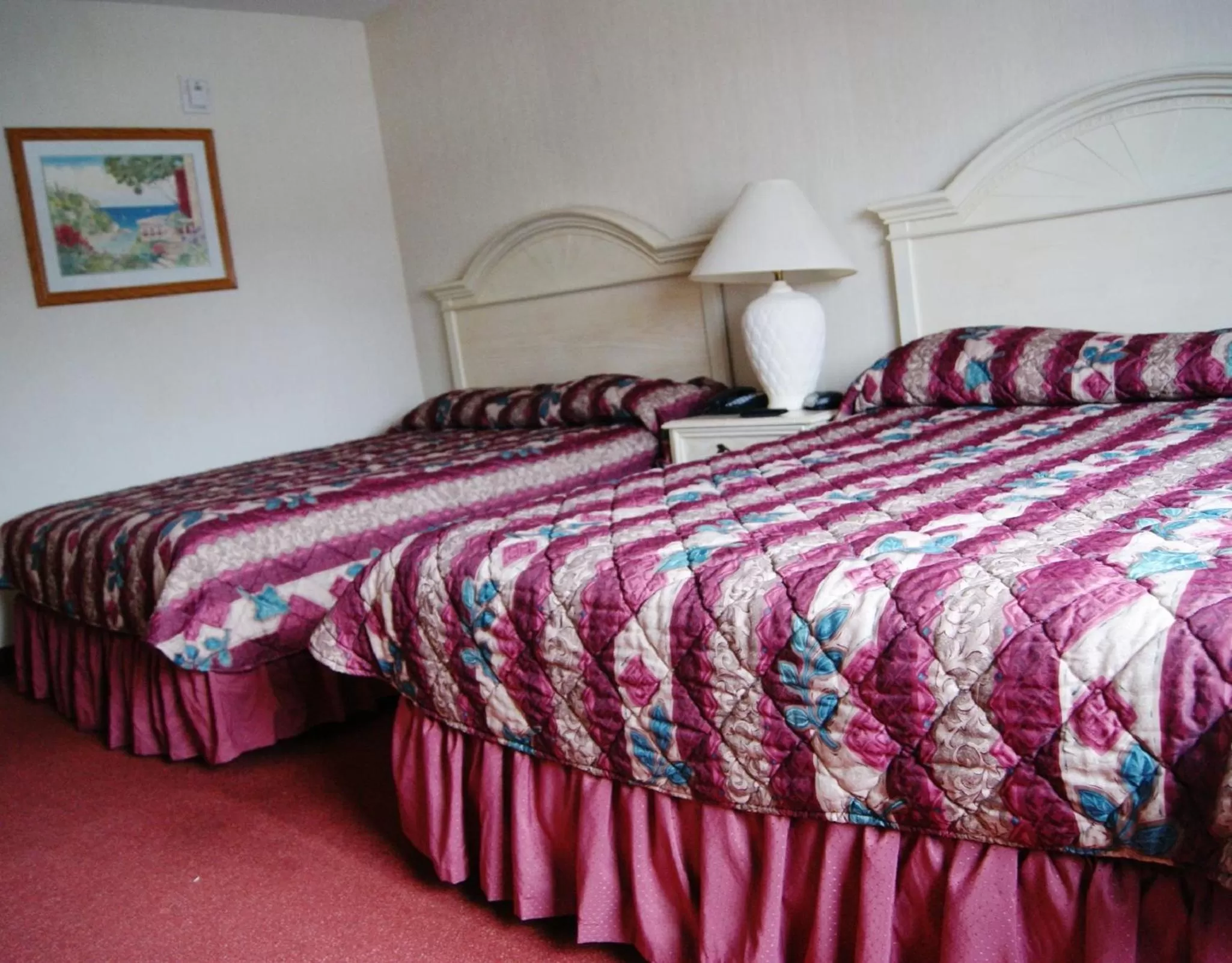 Bed in Meadow Court Inn - Ithaca