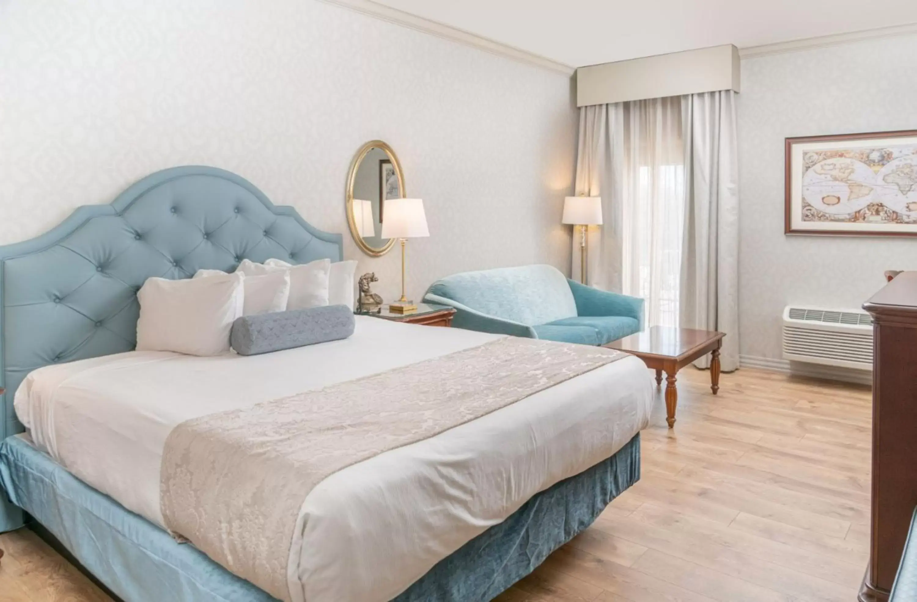 Triple Room in Fulton Steamboat Inn Triple Room in Fulton Steamboat Inn