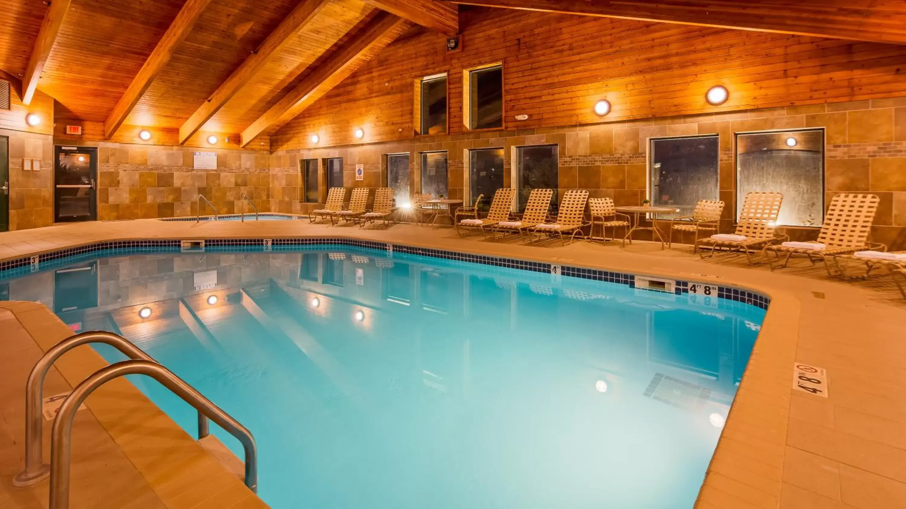 Swimming Pool in Best Western Plus Sidney Lodge