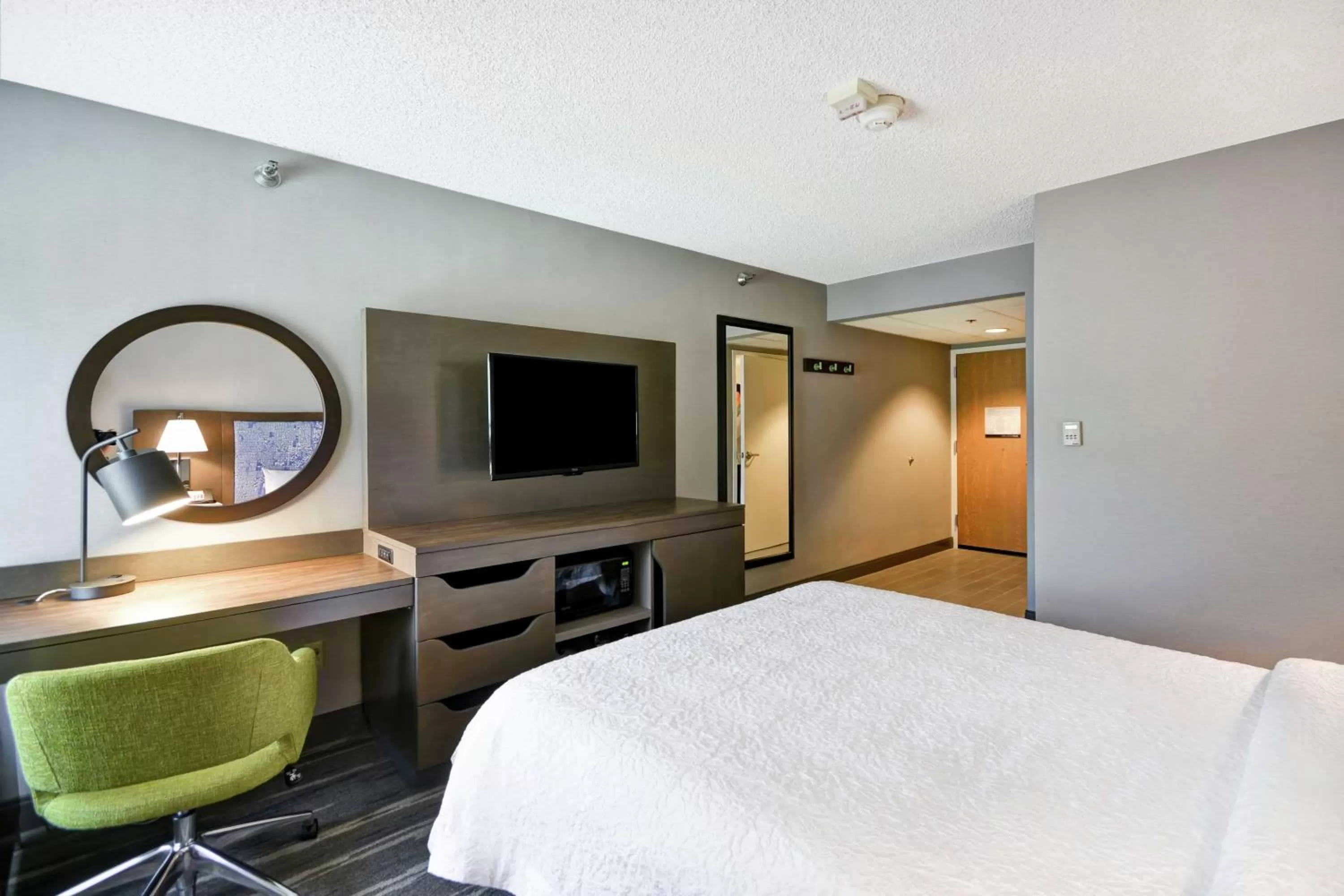 Bedroom, Bed in Hampton Inn Seattle/Southcenter