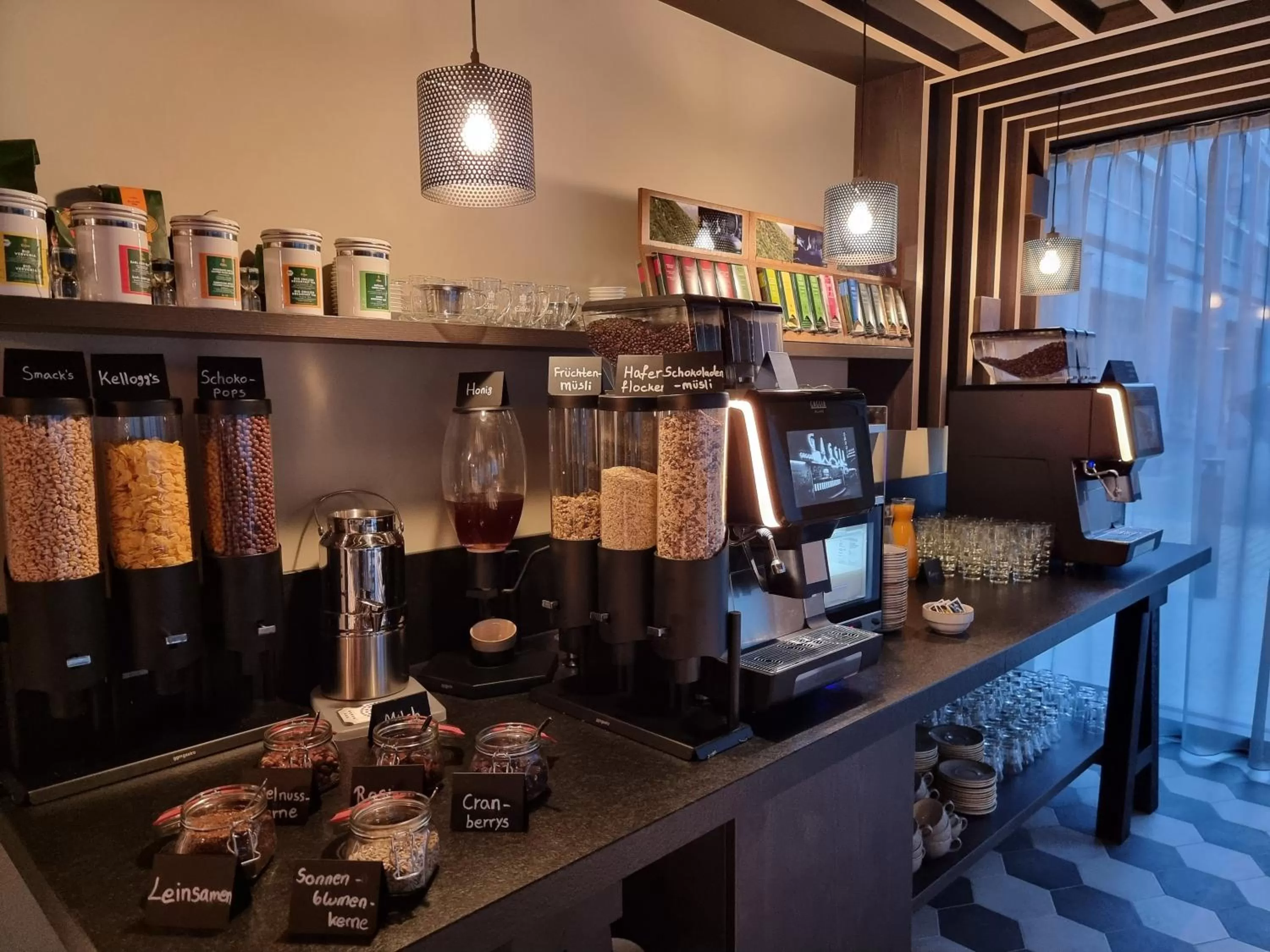 Breakfast in FreshSuites & Bar