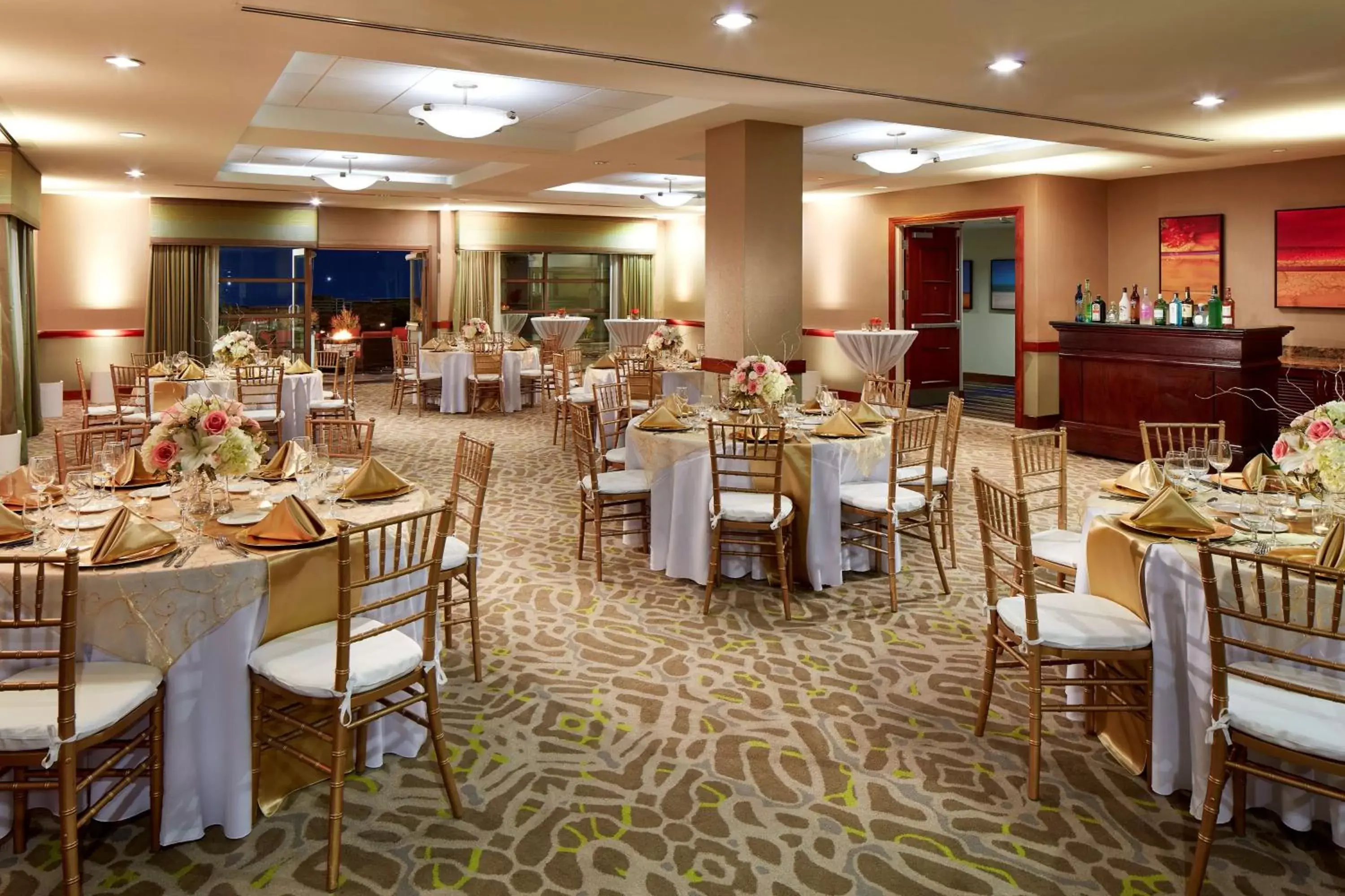 Meeting/conference room, Restaurant/Places to Eat in DoubleTree Suites by Hilton Doheny Beach