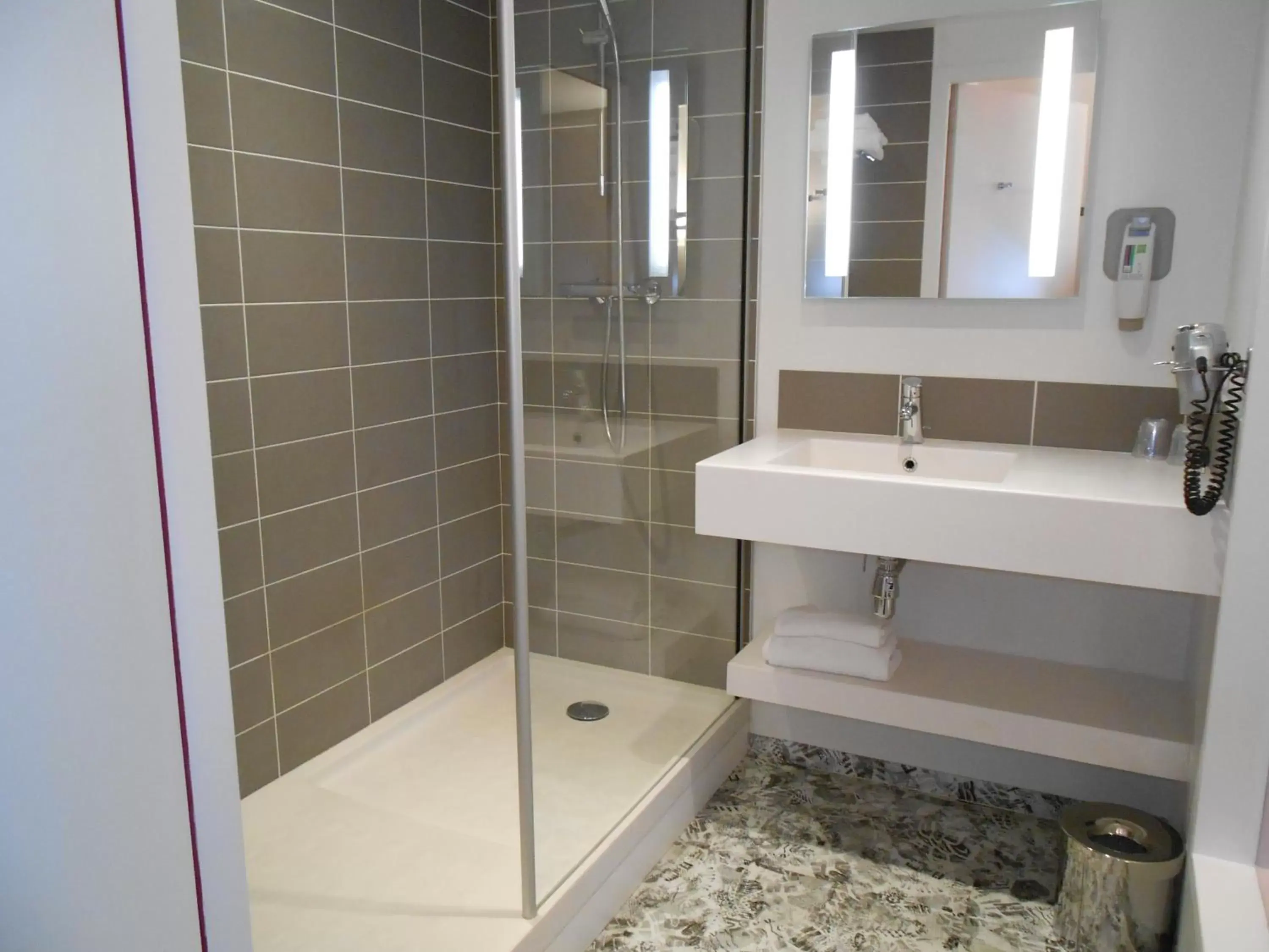 Bathroom in ibis Styles Lorient Caudan