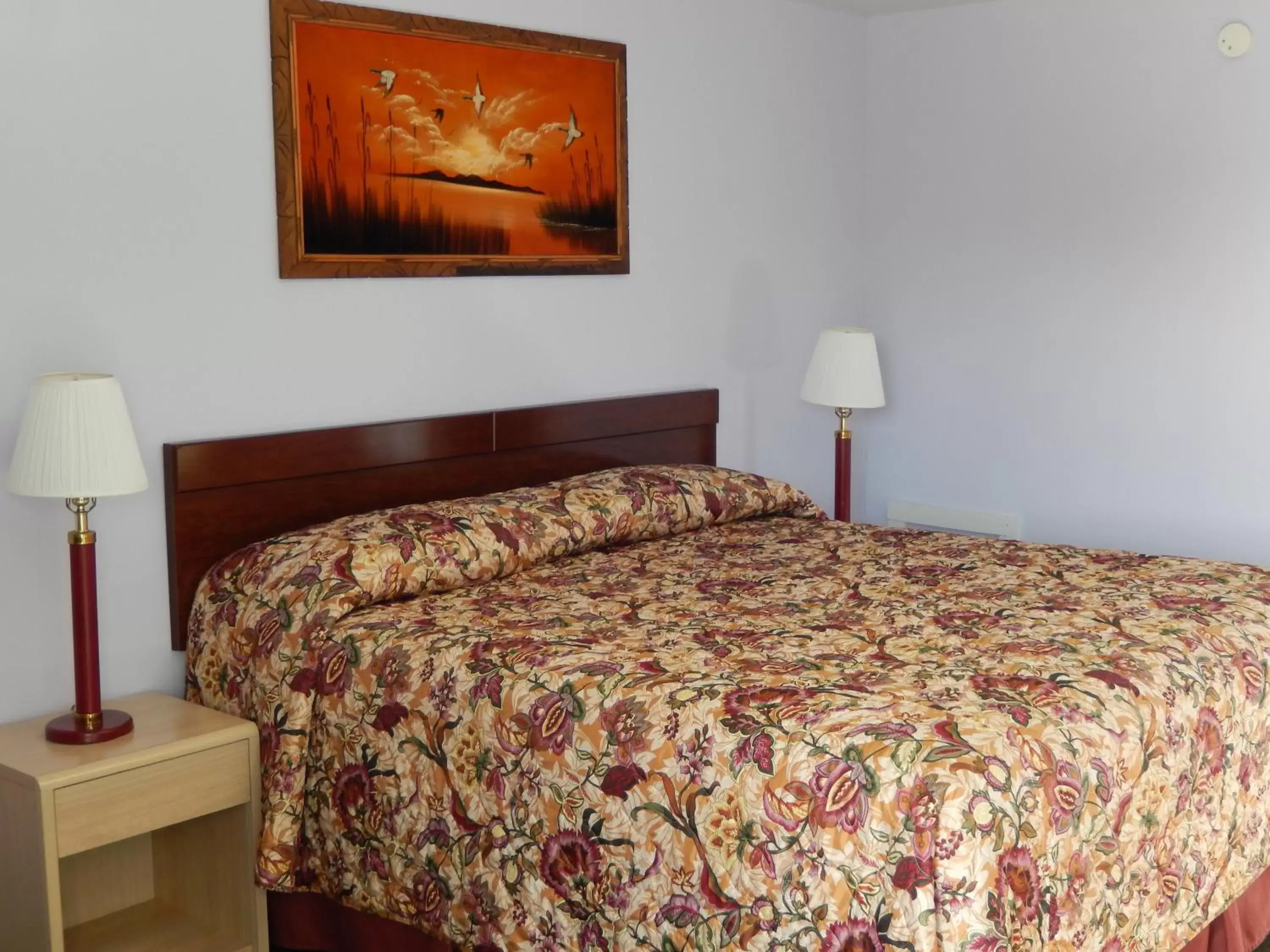 Bedroom, Bed in Townsman Motel