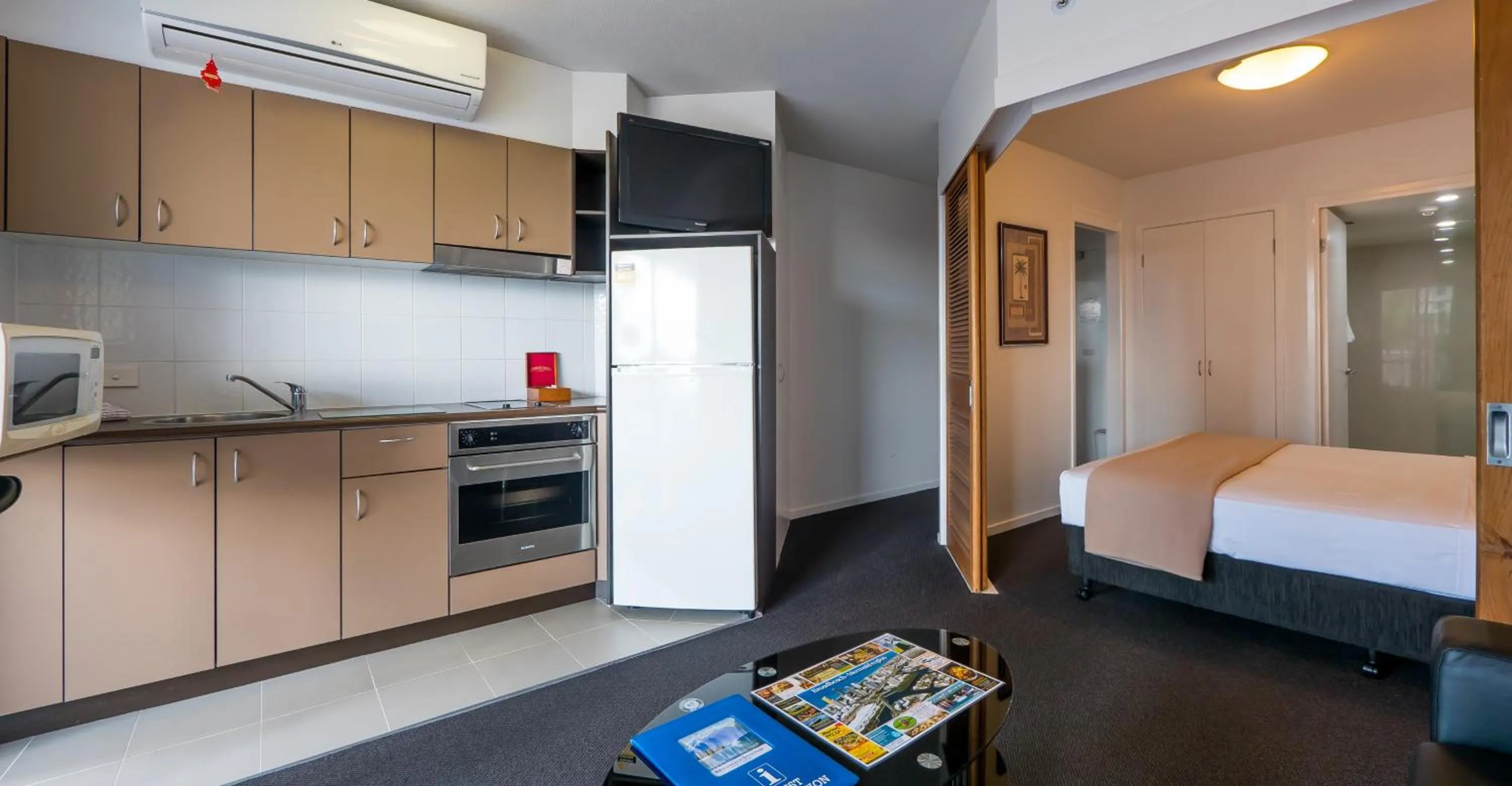 Bed in Broadbeach Savannah Resort