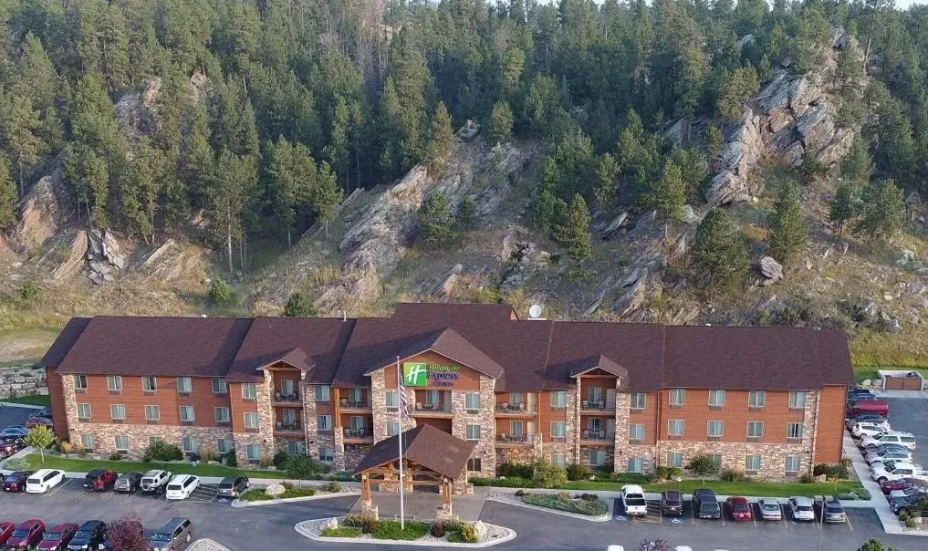 Property building in Holiday Inn Express & Suites Custer-Mt Rushmore Property building in Holiday Inn Express & Suites Custer-Mt Rushmore