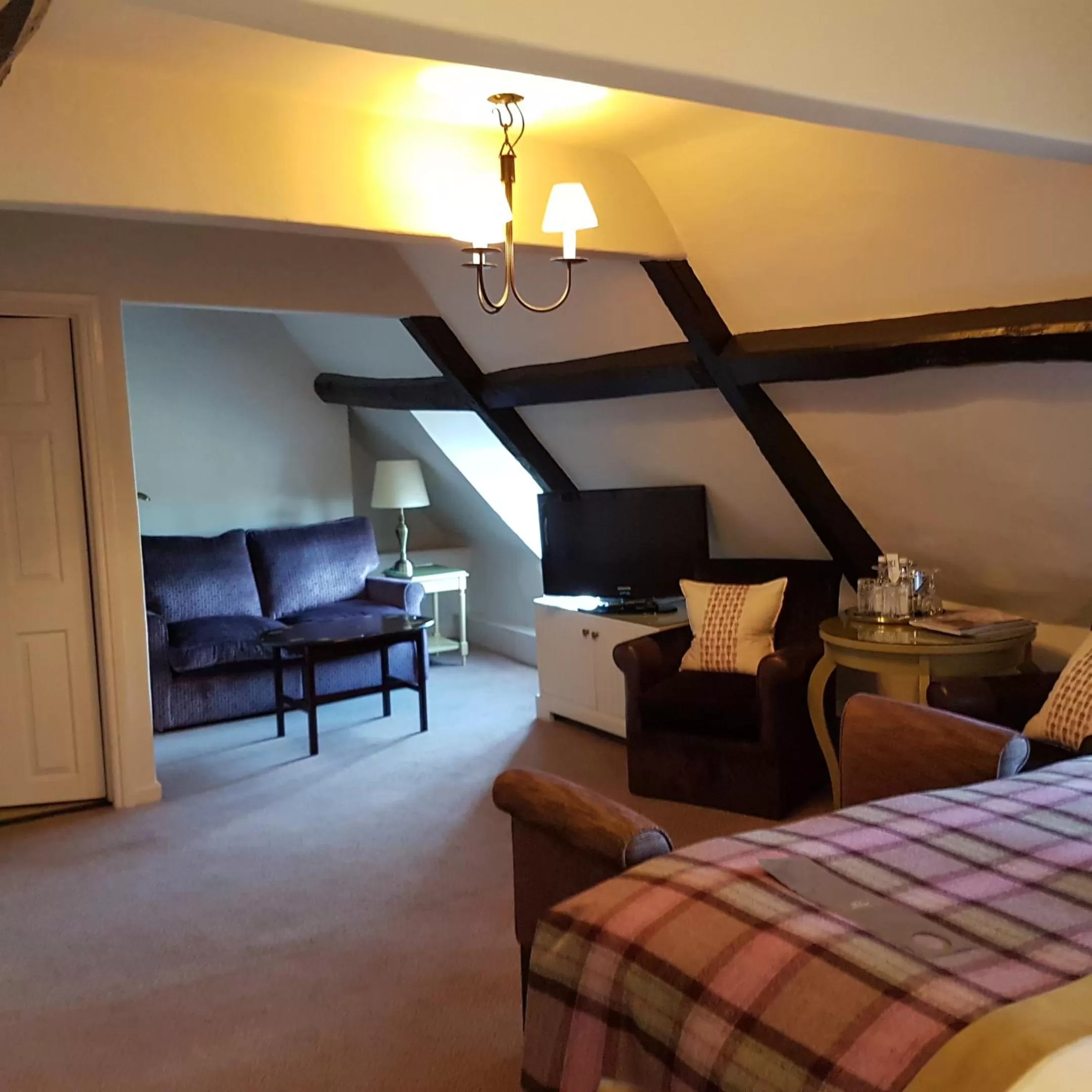 Bedroom, Bed in Macdonald Bear Hotel