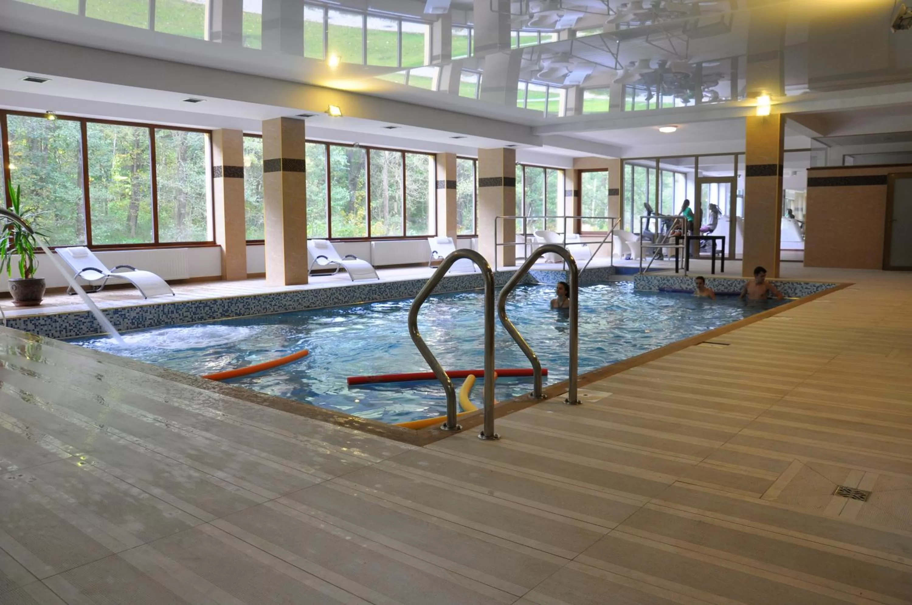 Swimming pool in Hotel Mir-Jan SPA