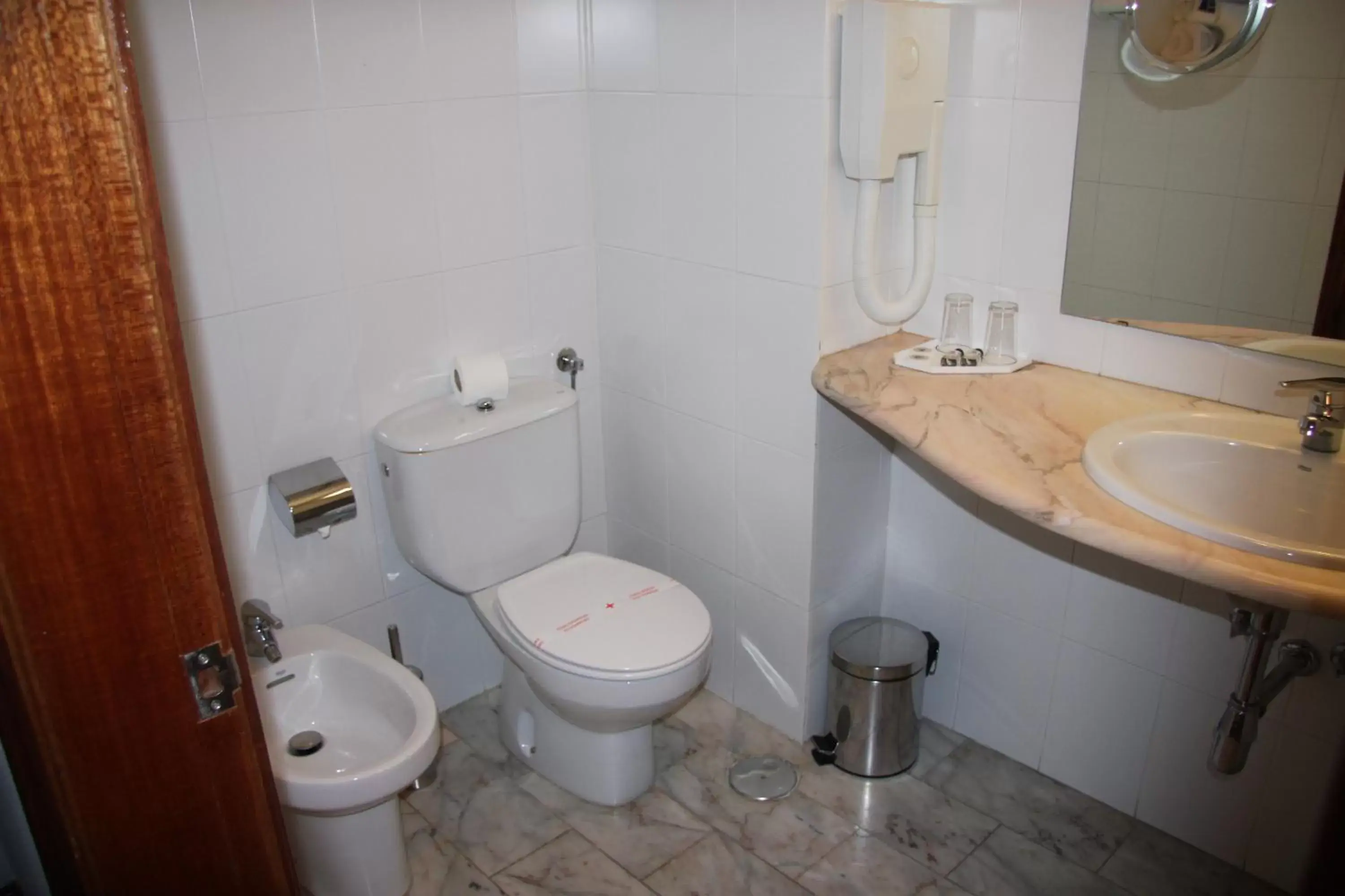 Bathroom in Hotel Turismo Miranda