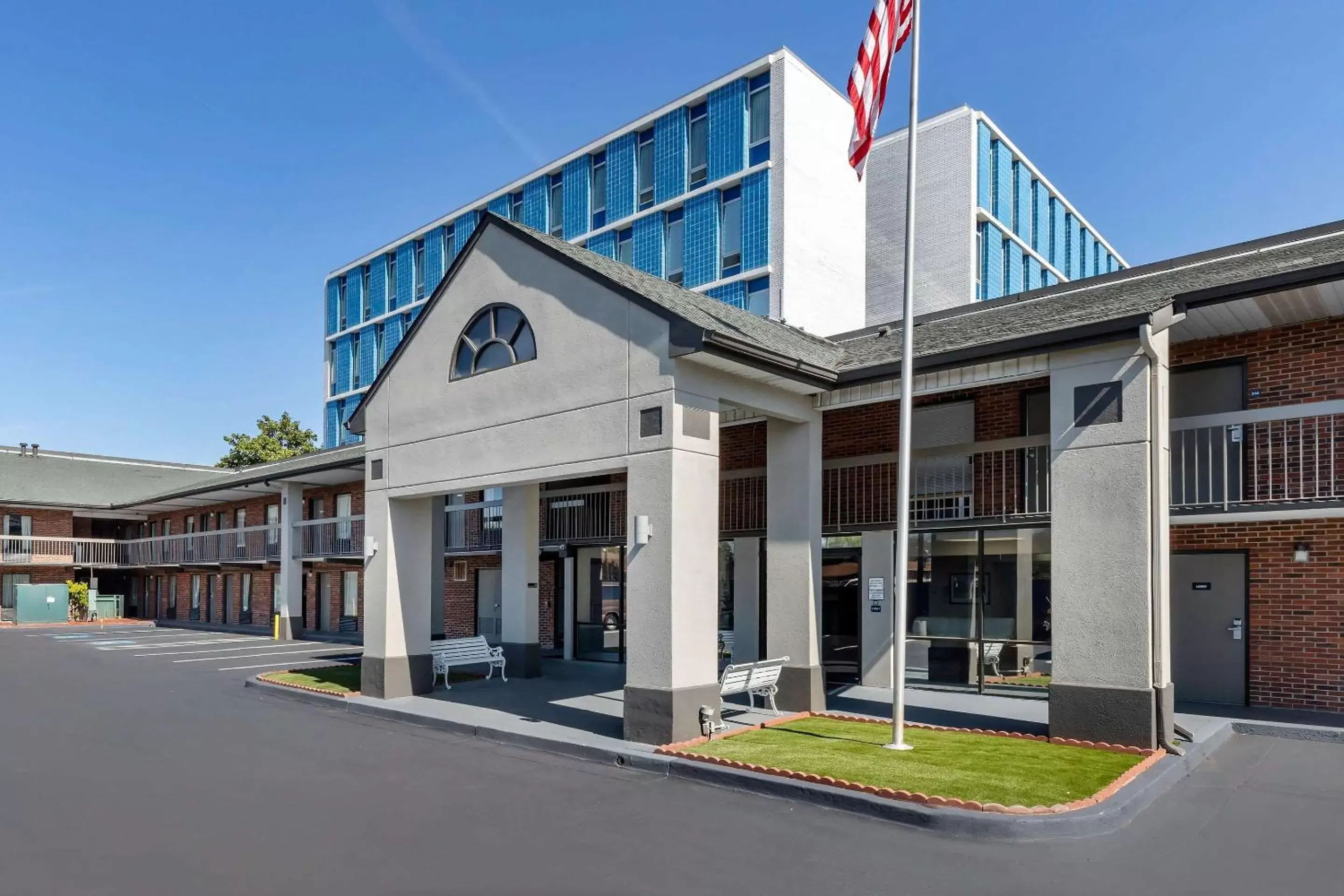 Property building in Econolodge Augusta