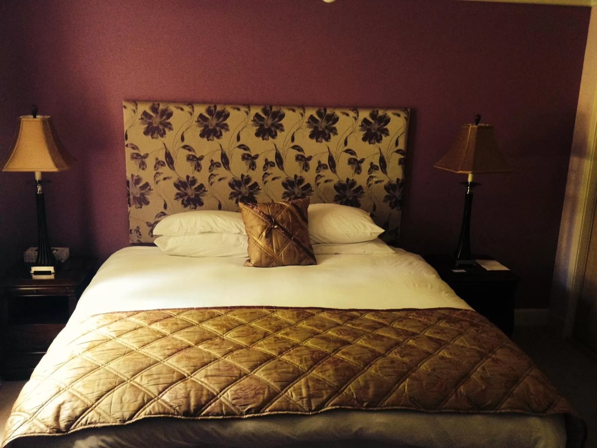 Bed in Mansion House Hotel