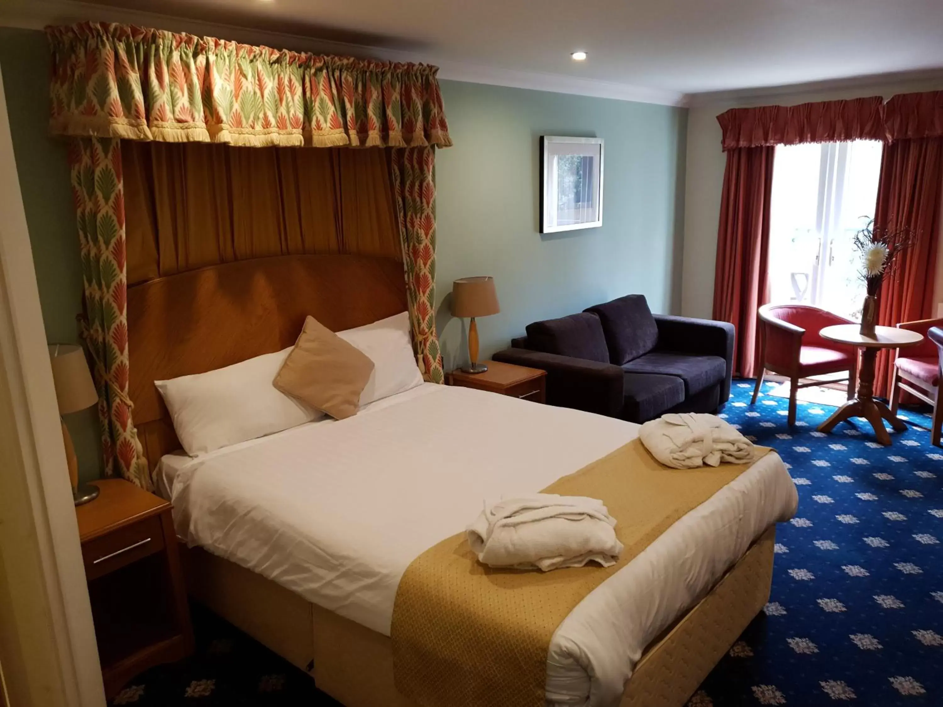 Balcony/Terrace, Bed in Kegworth Hotel & Conference Centre