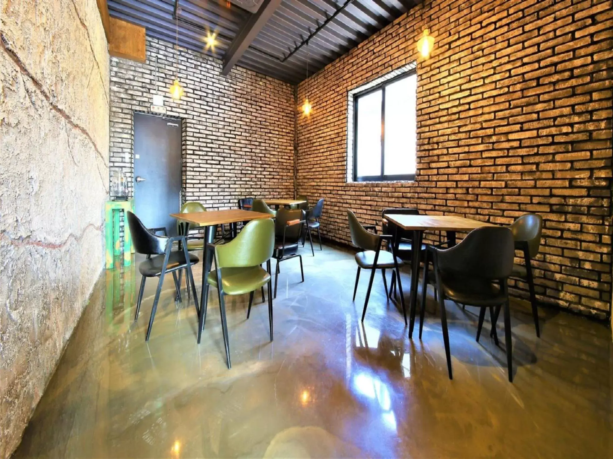 Restaurant/places to eat in Elysee Hotel Restaurant/places to eat in Elysee Hotel