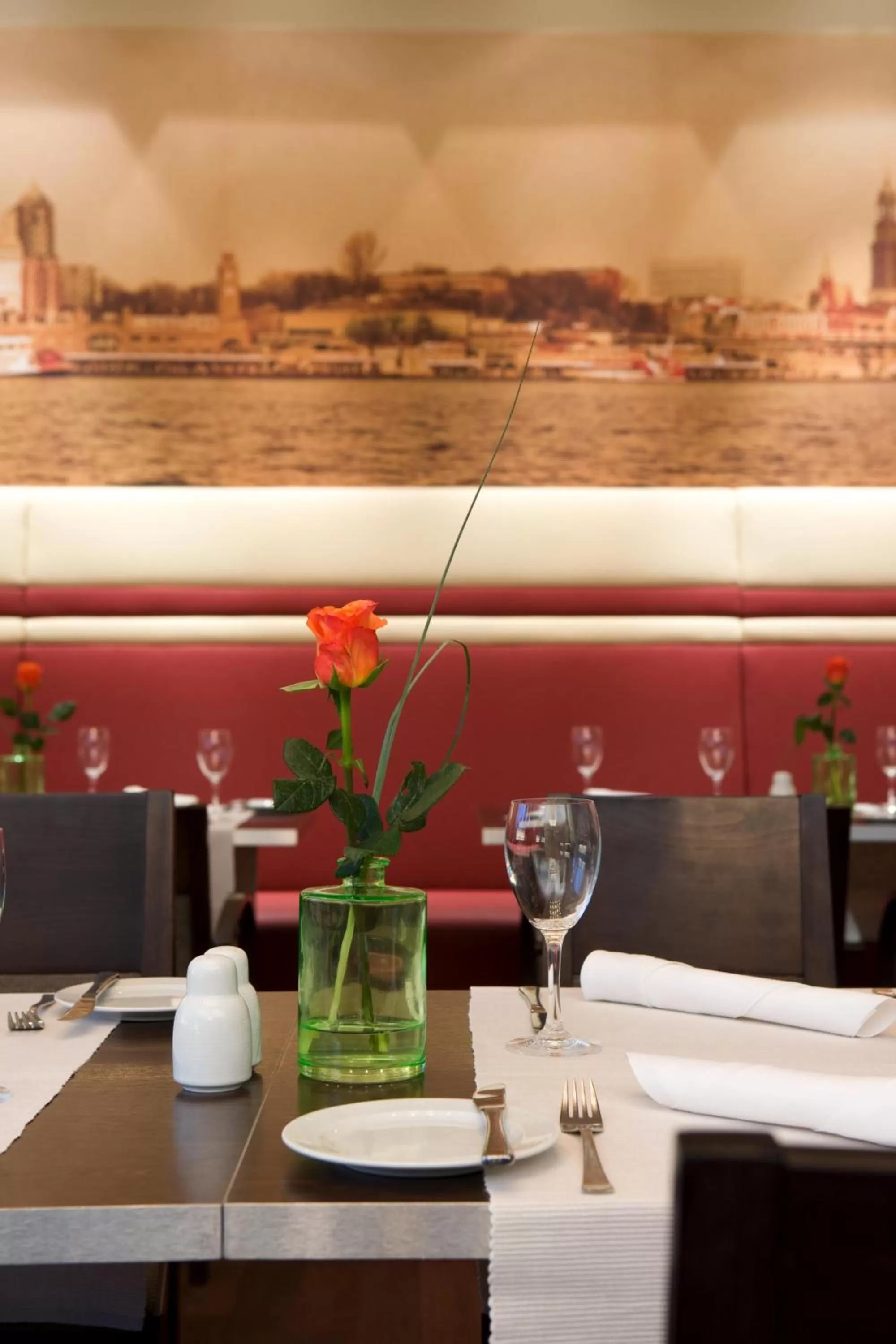 Restaurant/places to eat in IntercityHotel Hamburg Hauptbahnhof