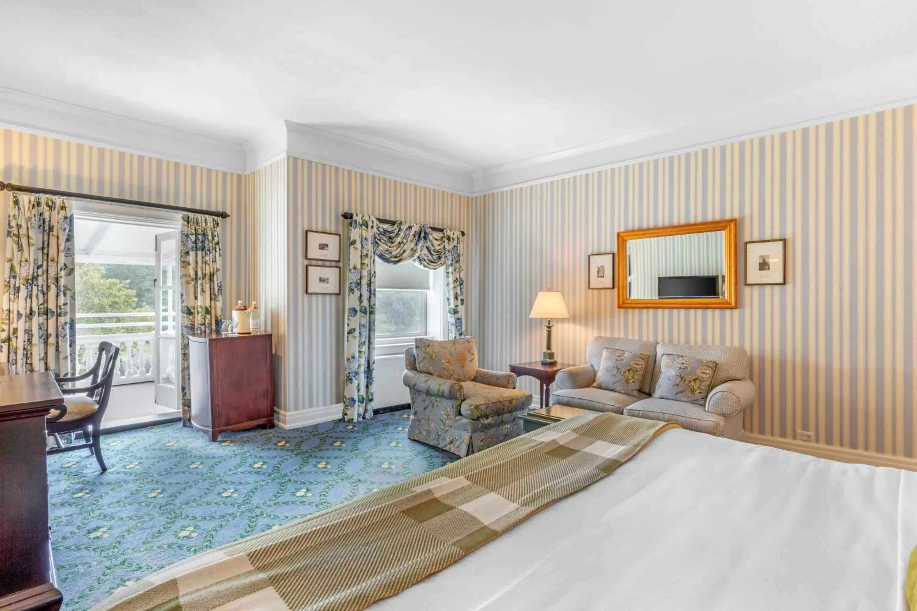 Photo of the whole room, Seating Area in The Omni Homestead Resort