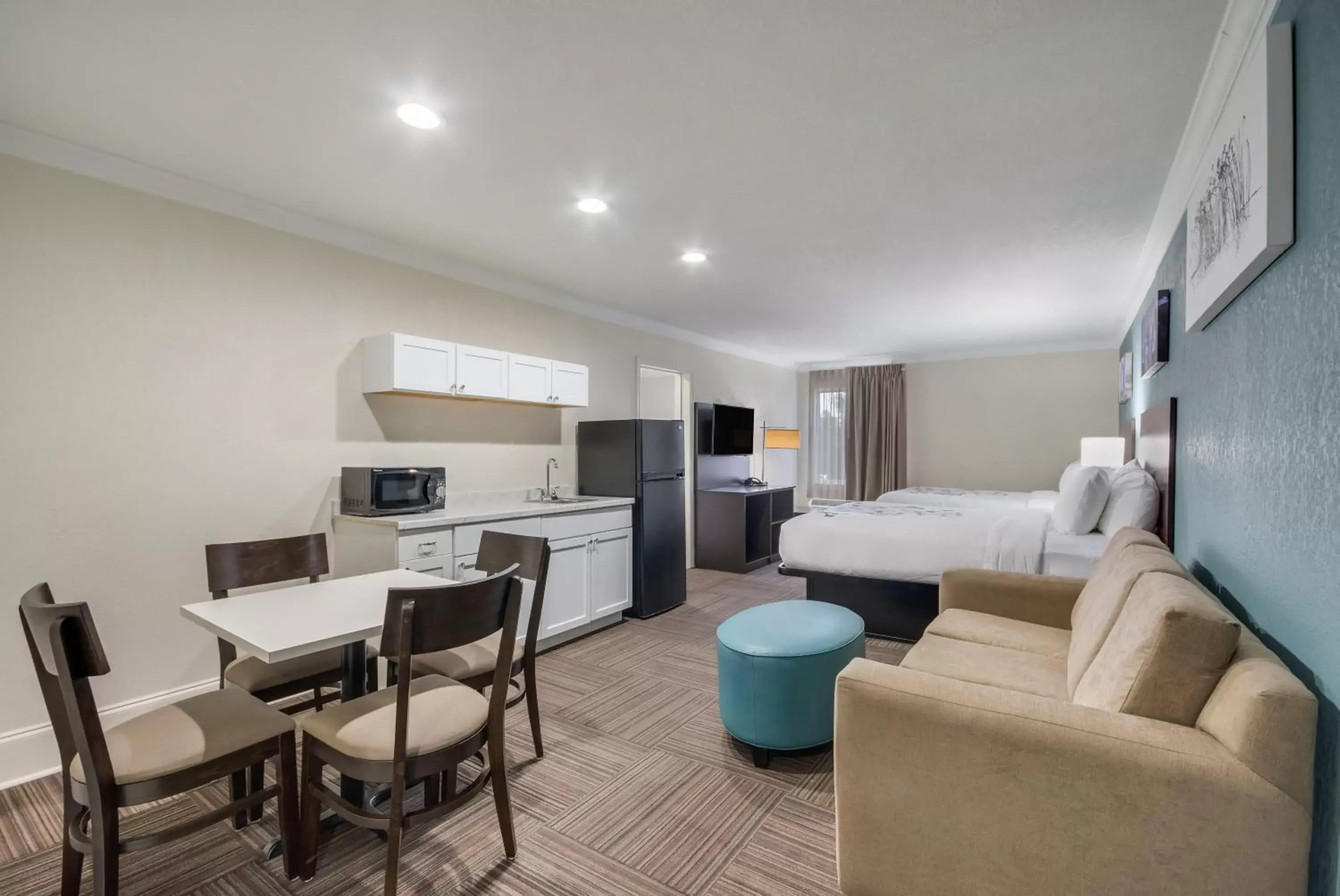 Bedroom, Seating Area in Sleep Inn & Suites Niceville - Destin