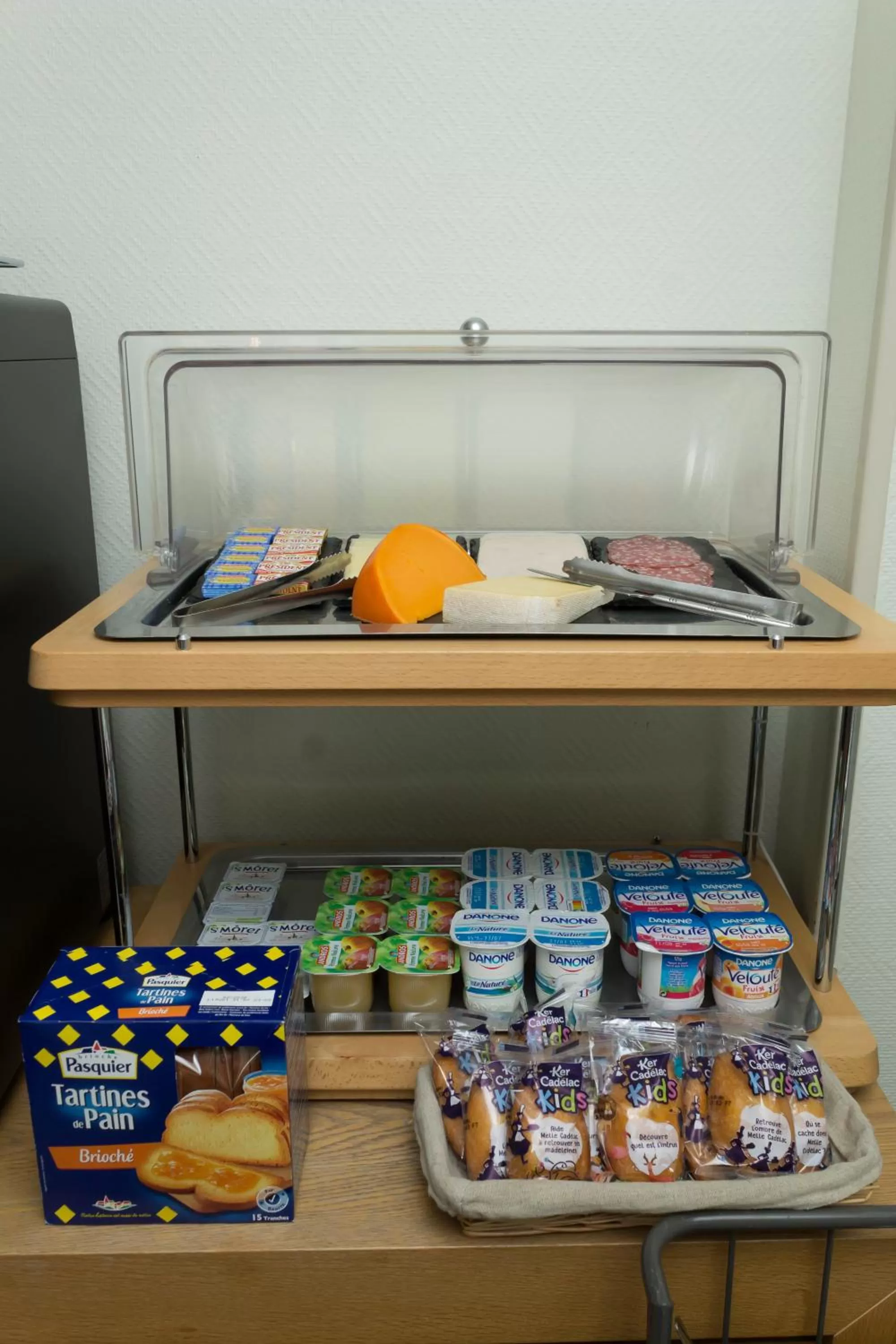 Kitchen or kitchenette in Hôtel de Paris La Défense