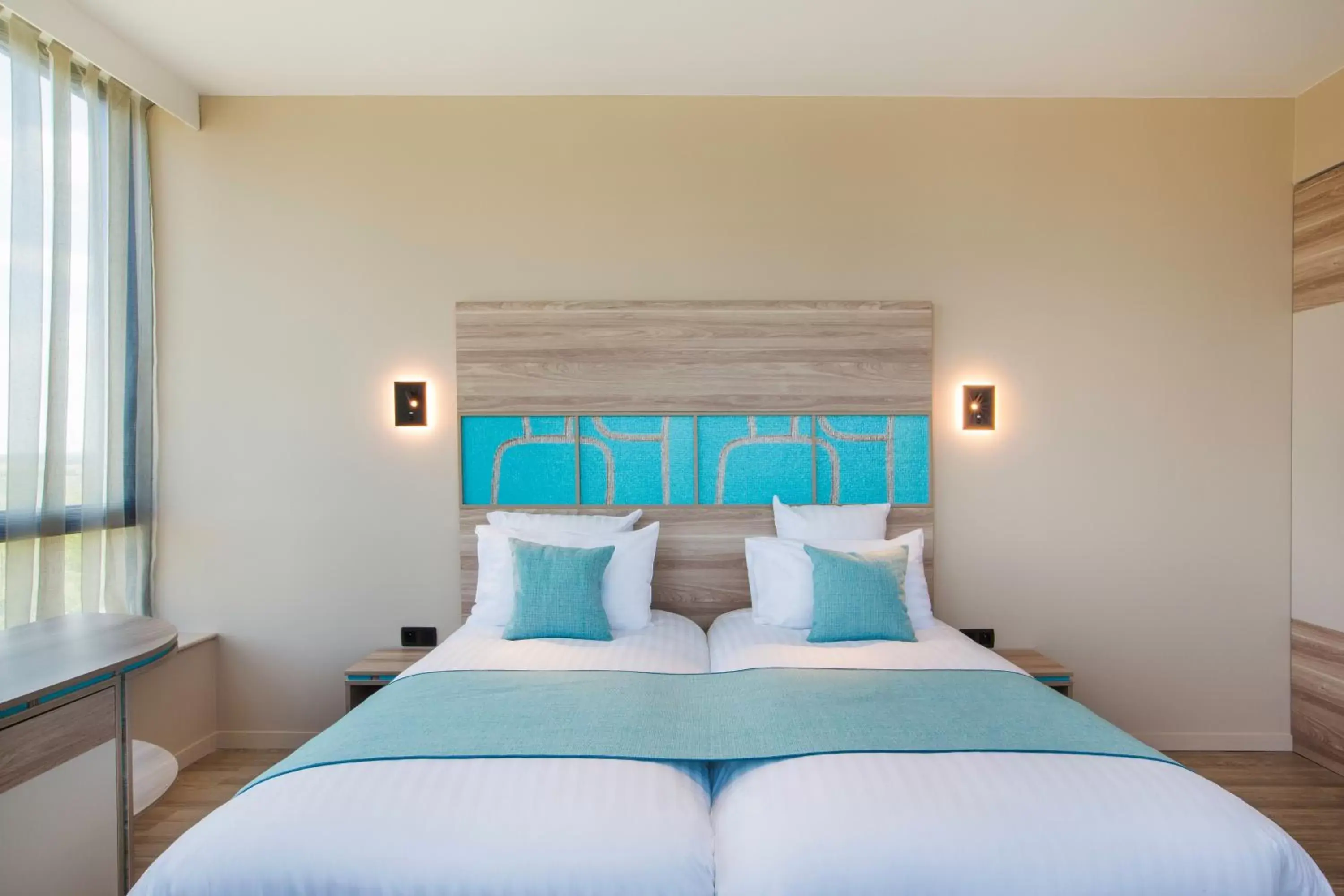 Bedroom, Bed in Best Western Plus Hôtel Escapade Senlis