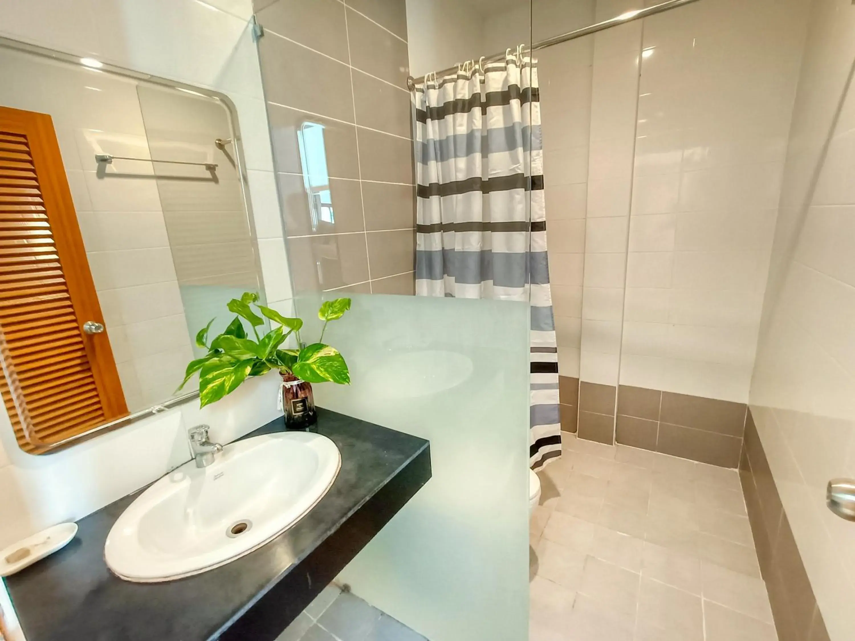 Shower, Bathroom in PJ Patong Resortel