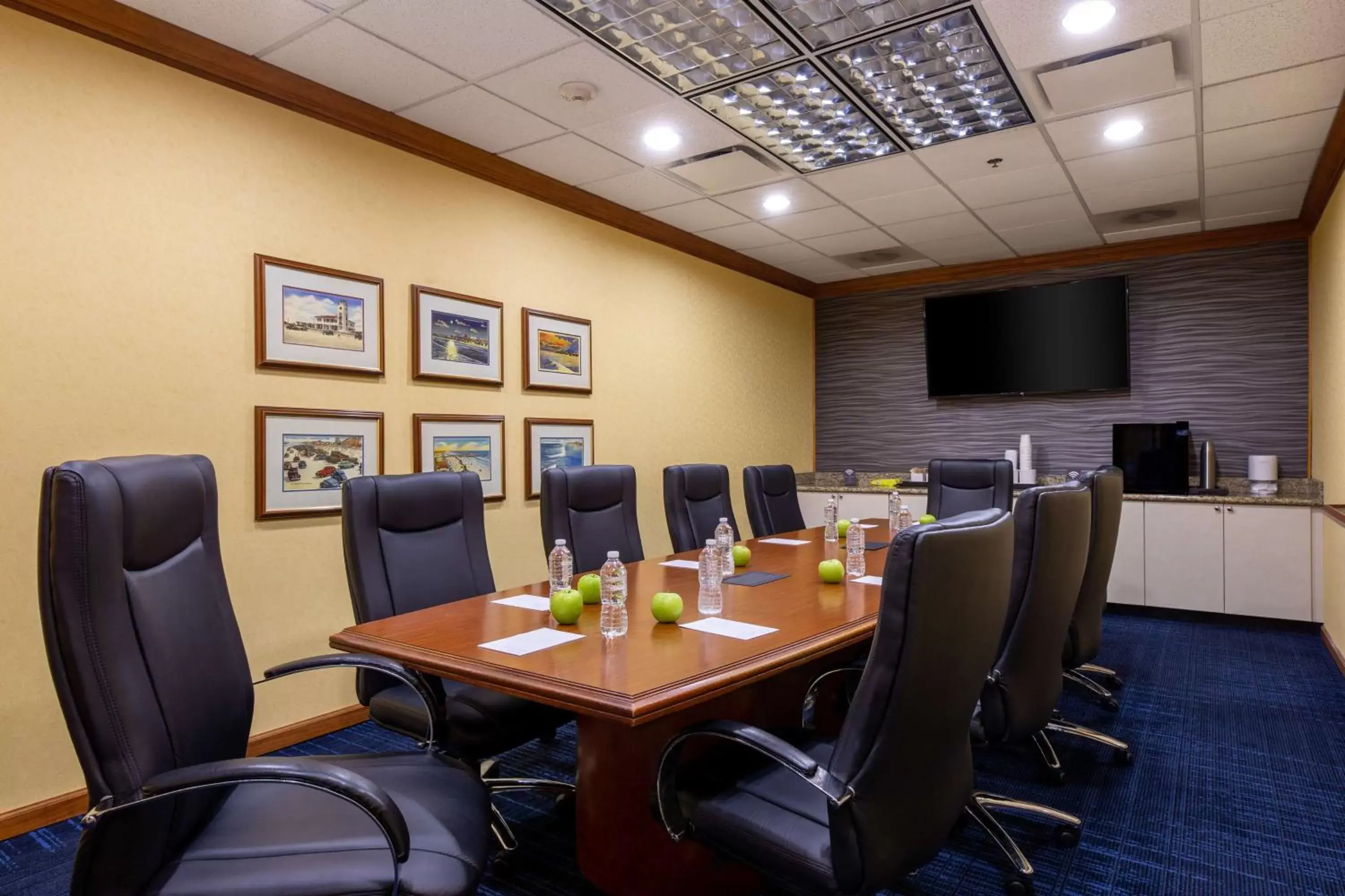 Meeting/conference room in Hampton Inn & Suites Jacksonville Deerwood Park